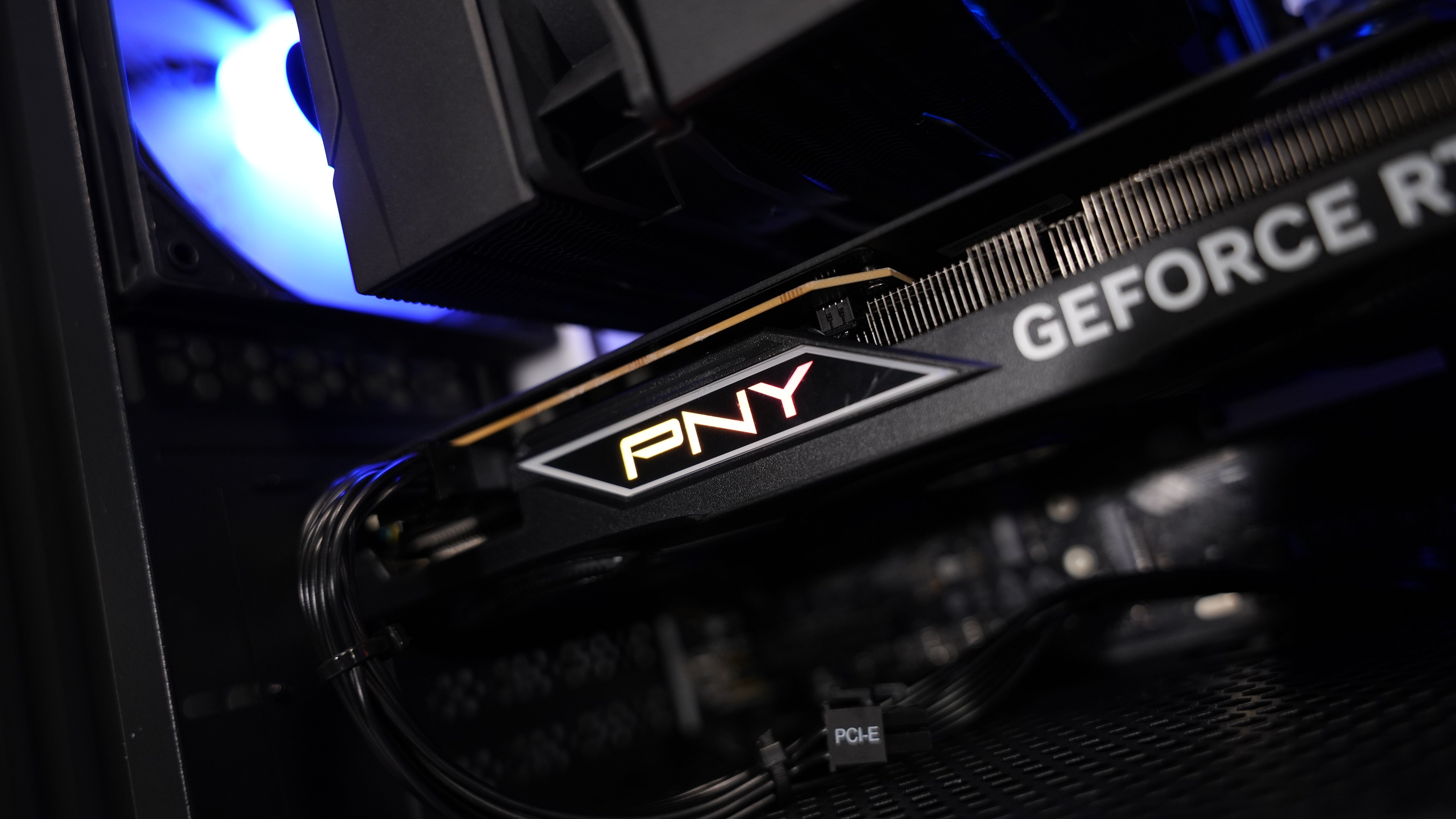 Ryzen 5 9600X + RTX 5060 Gaming/Streaming PC