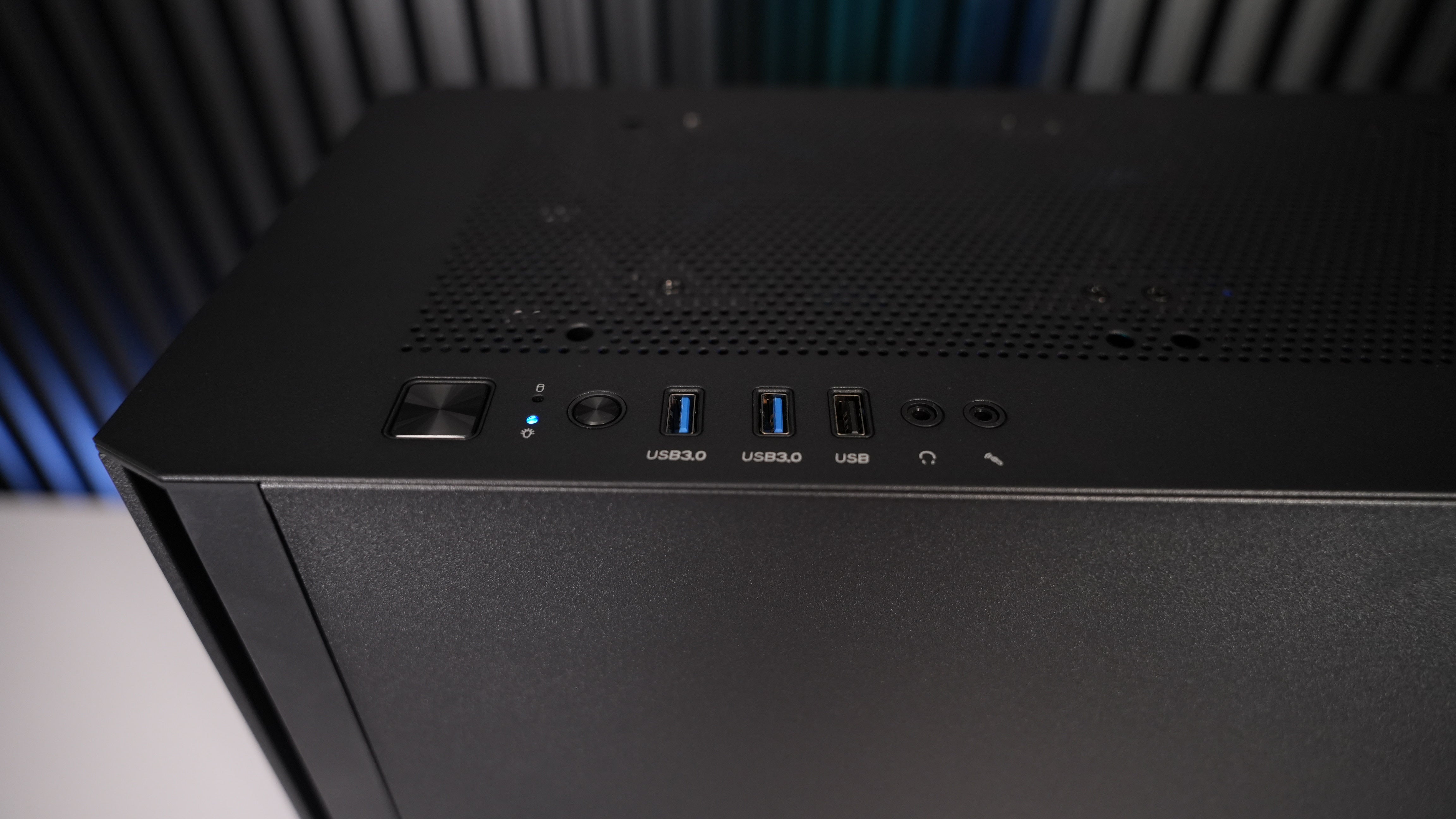 Intel i7 14700KF + RX 9060XT 16GB Gaming PC