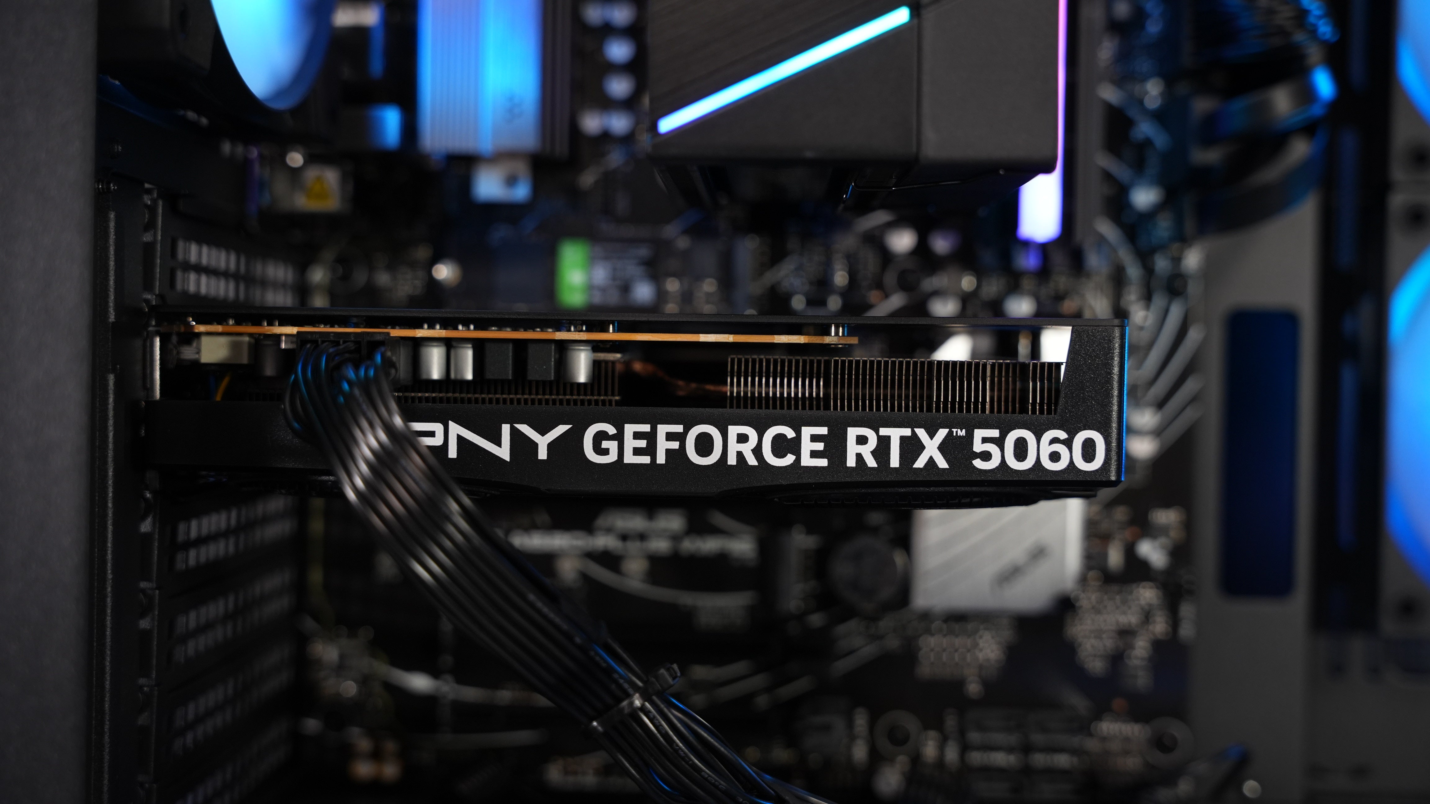 Ryzen 5 8400F + RTX 5060 Gaming PC