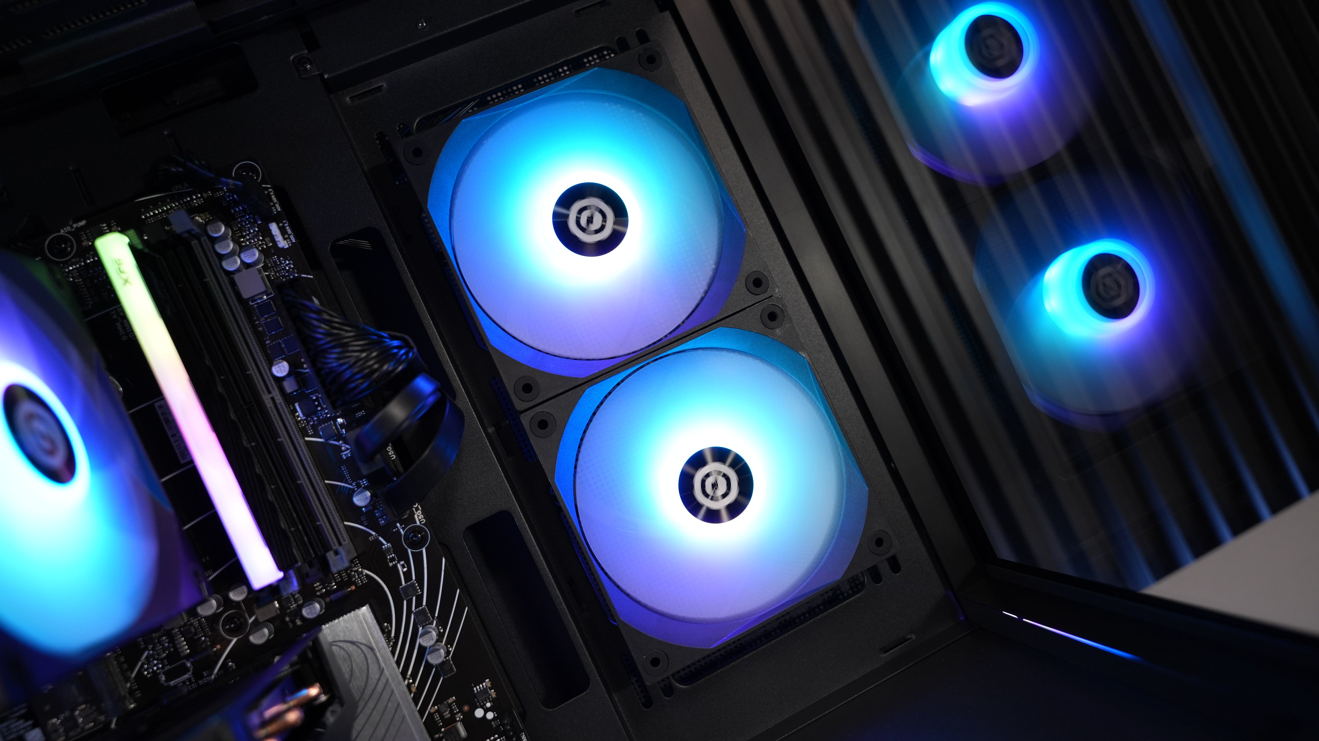 Ryzen 5 8400F + RTX 5060 Gaming PC