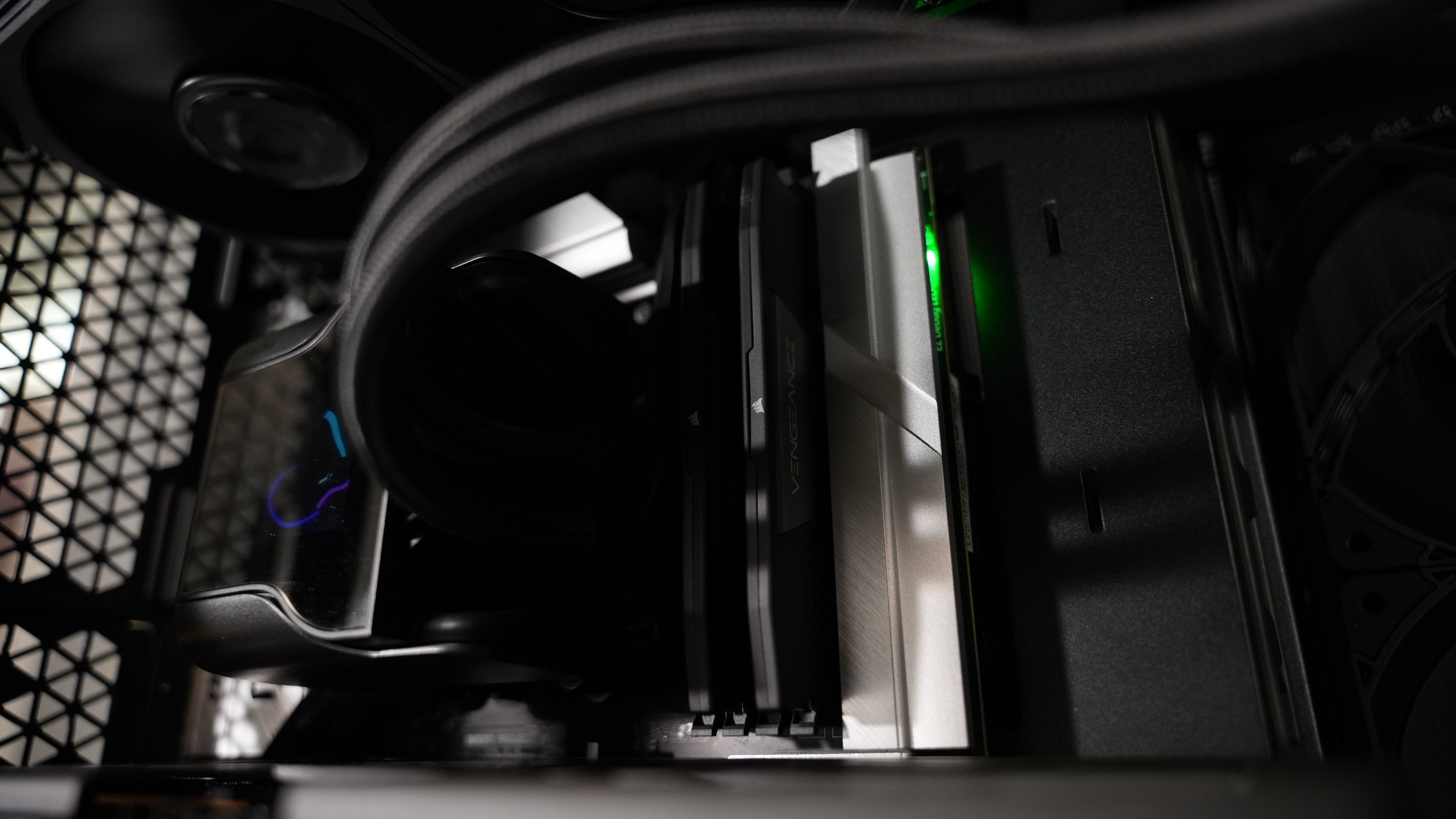 Ryzen 5 9600X + RX 9070XT Gaming/Streaming PC