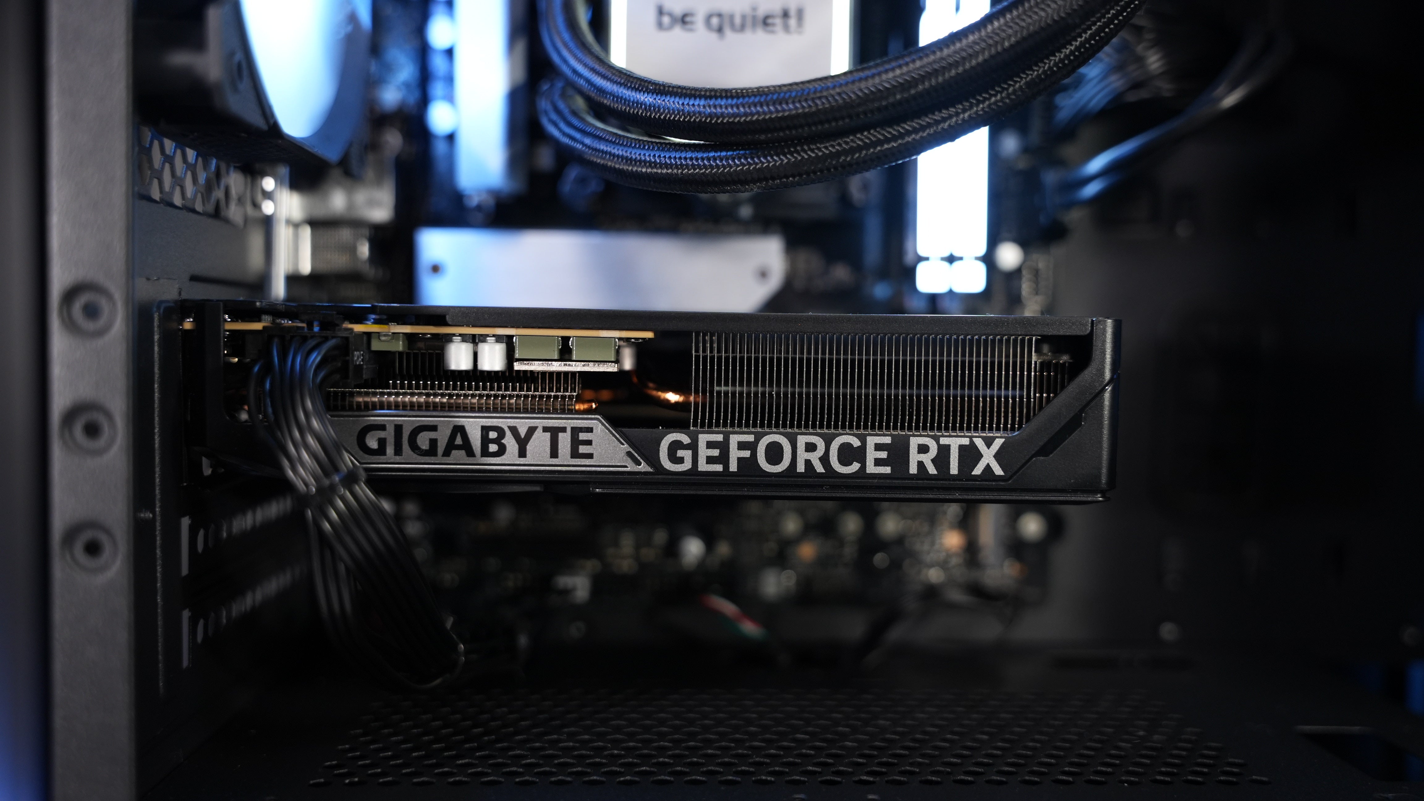Intel Ultra 5 225F + RTX 5060 Gaming PC