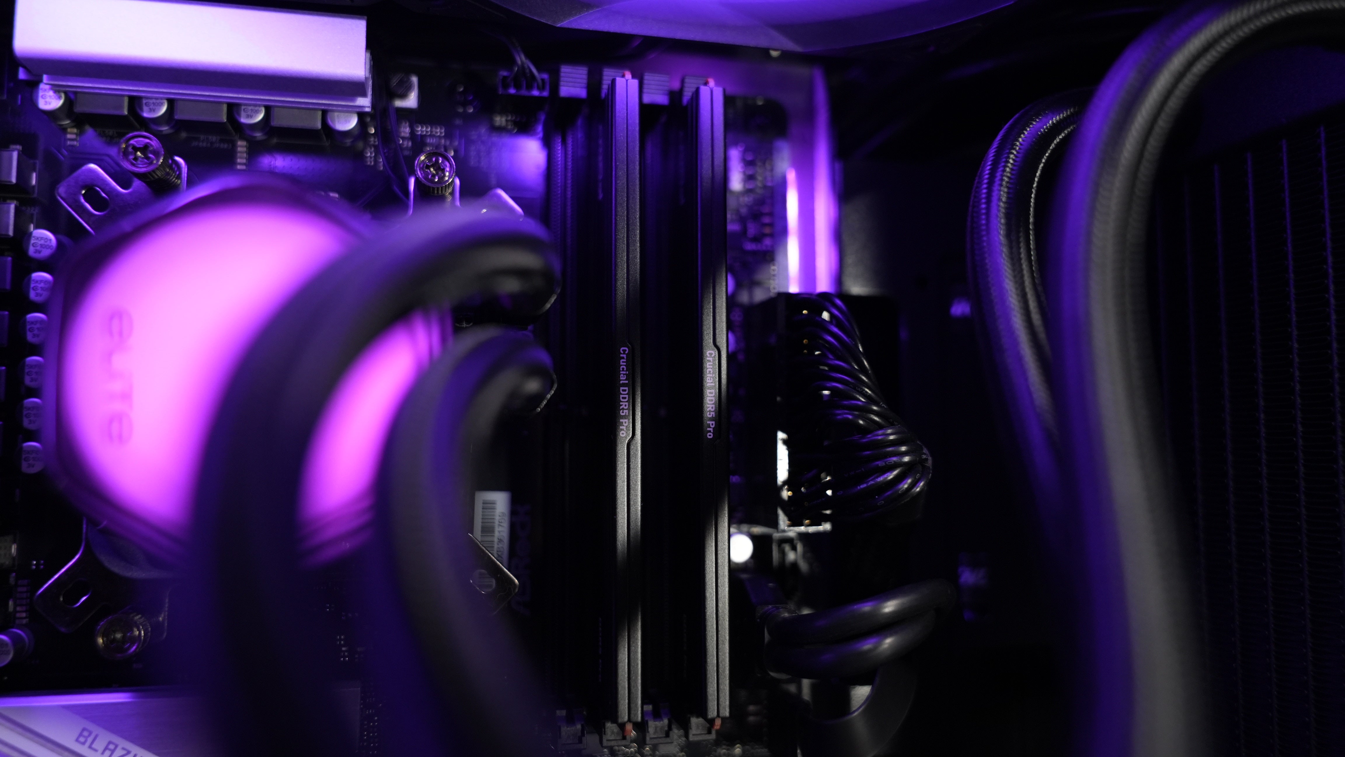 Ryzen 5 8500G + RX 9060 XT Gaming PC