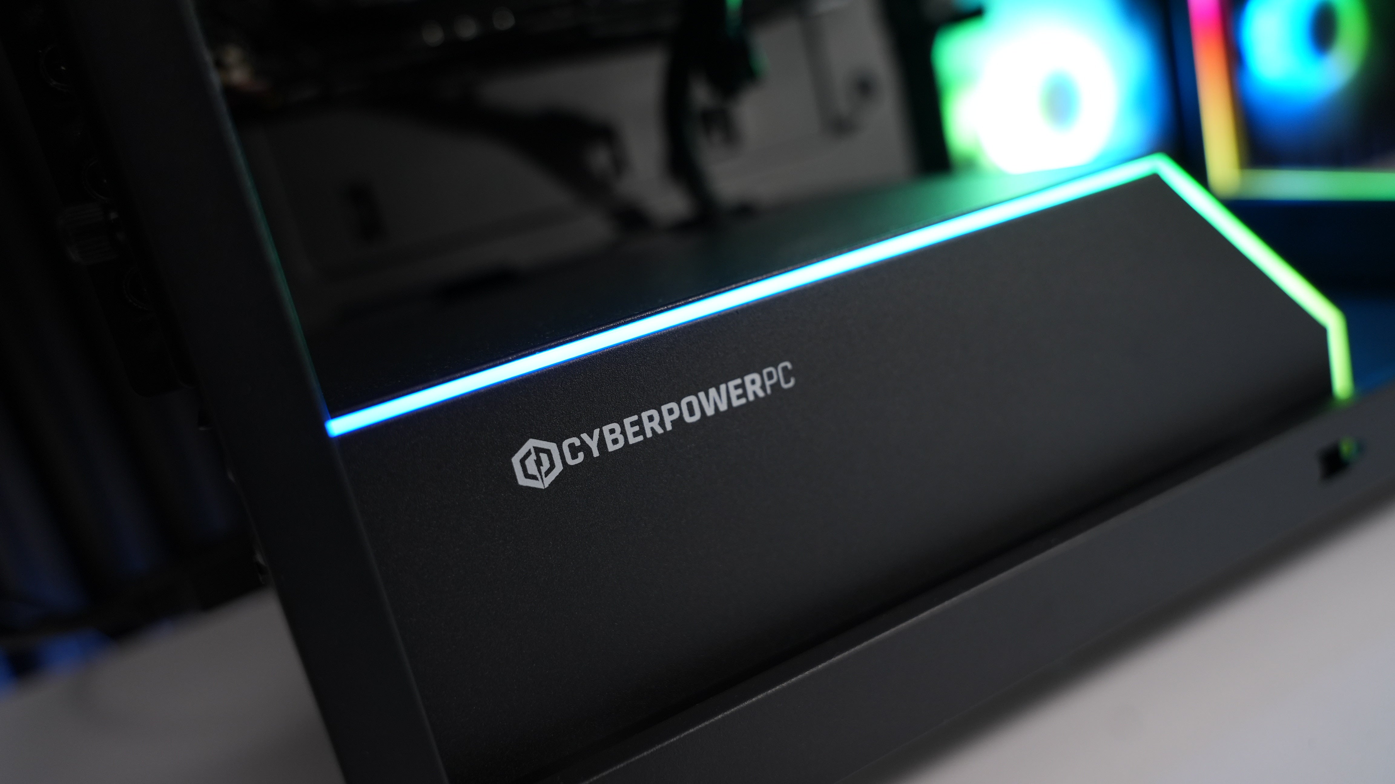 Intel Ultra 5 225F + RTX 5060 Gaming PC