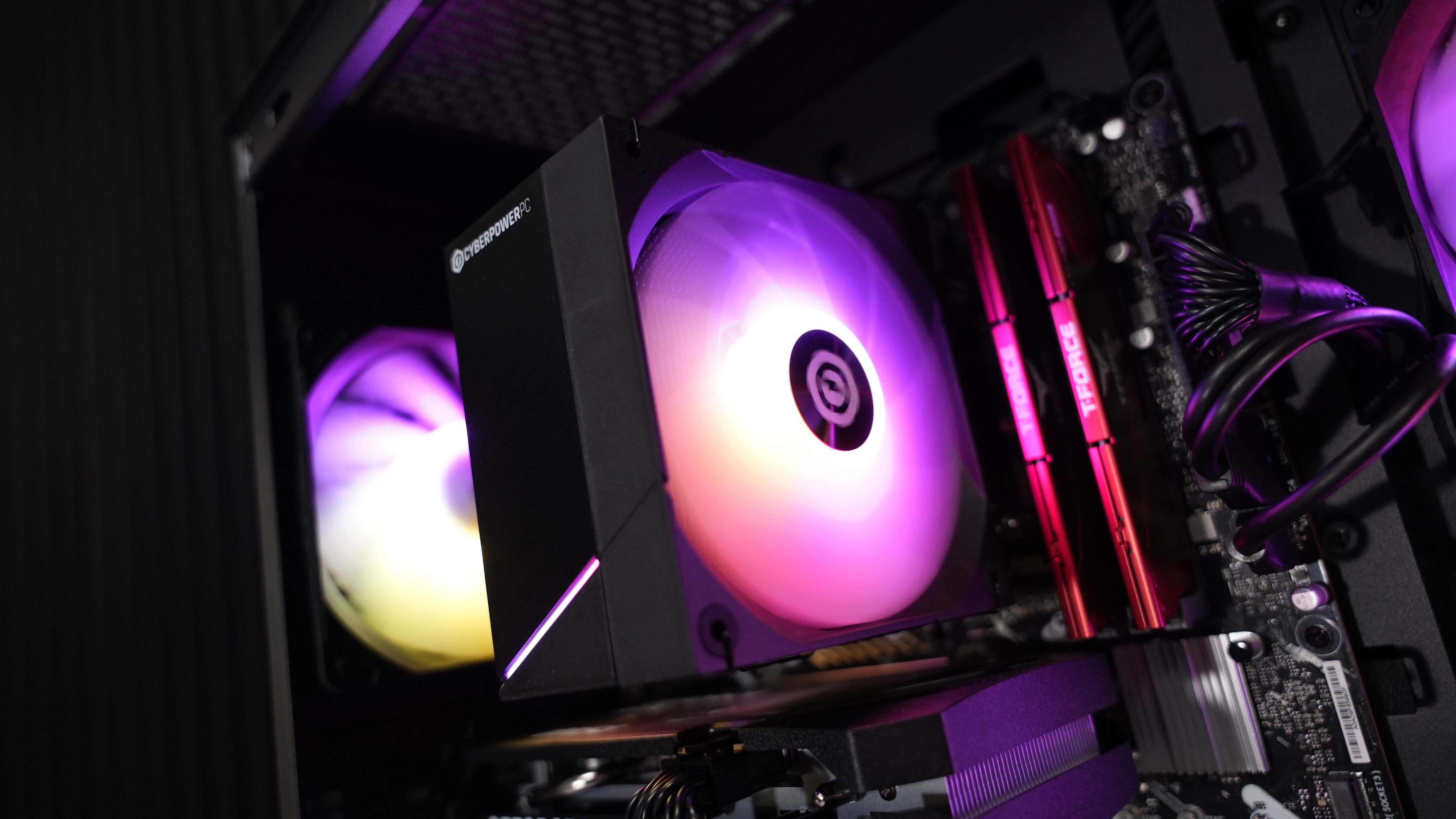 Intel Ultra 5 225F + RTX 5060 Gaming PC