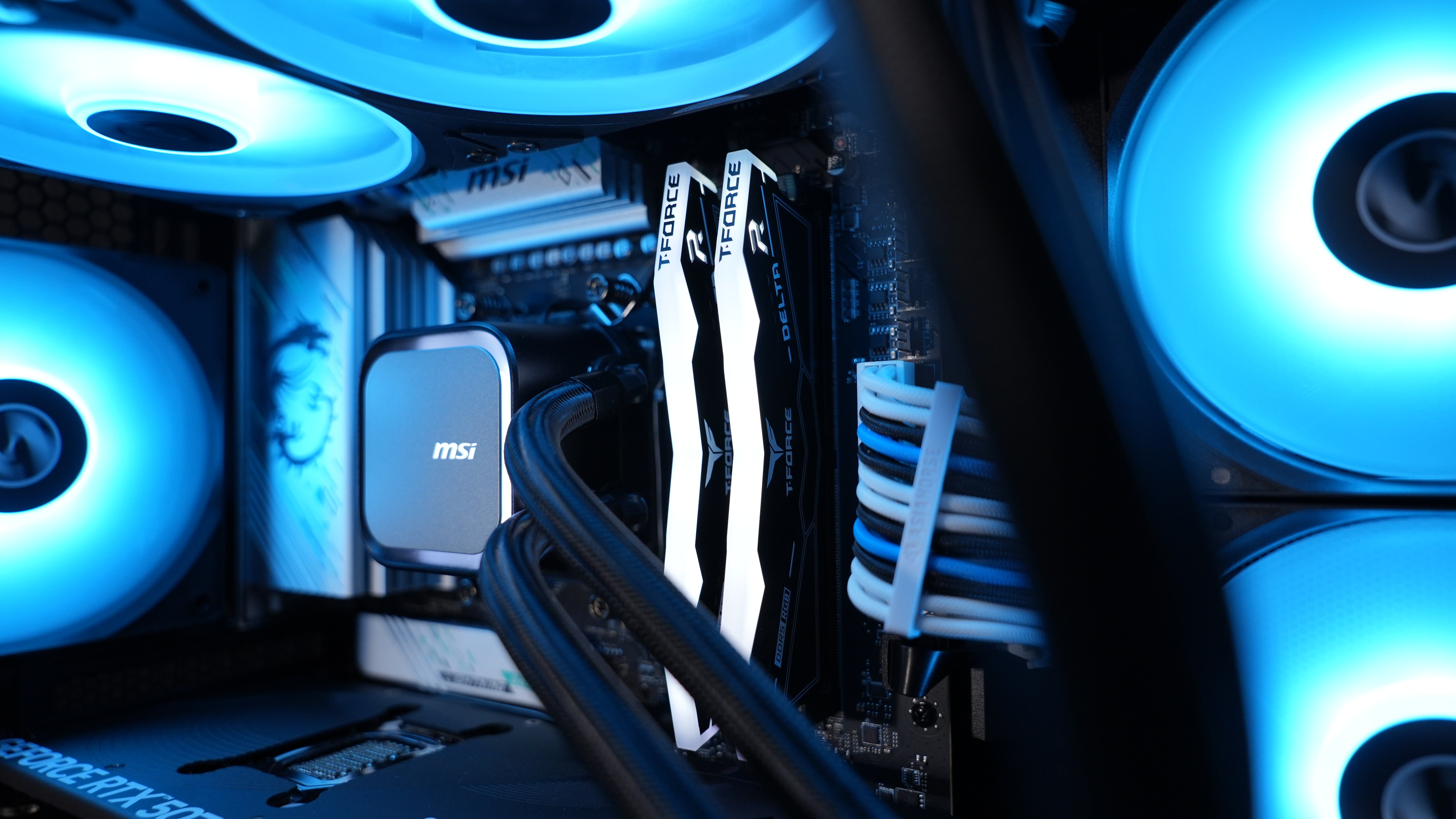 Ryzen 5 9600X + RTX 5070 Gaming PC