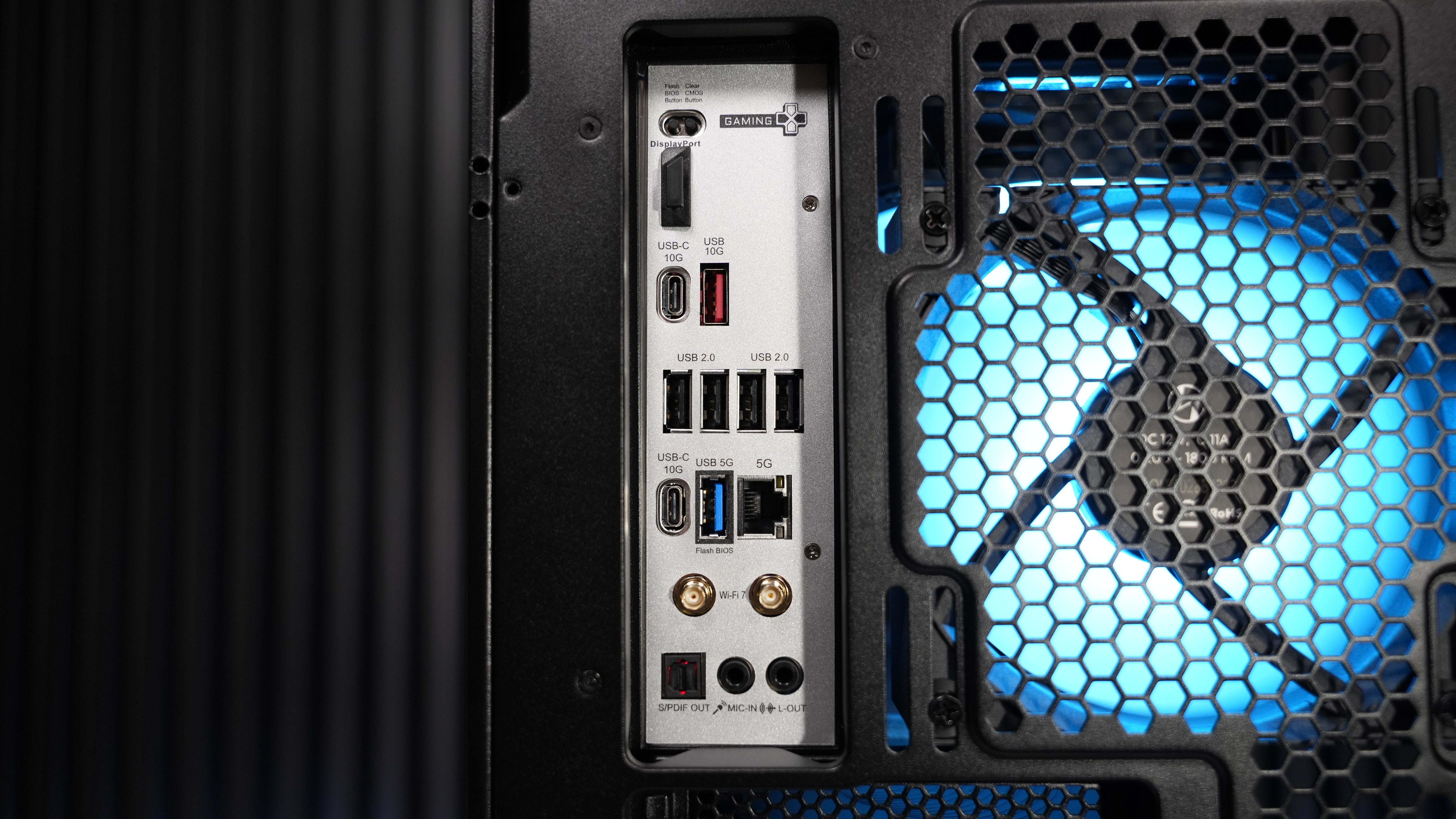 Ryzen 5 9600X + RTX 5070 Gaming PC