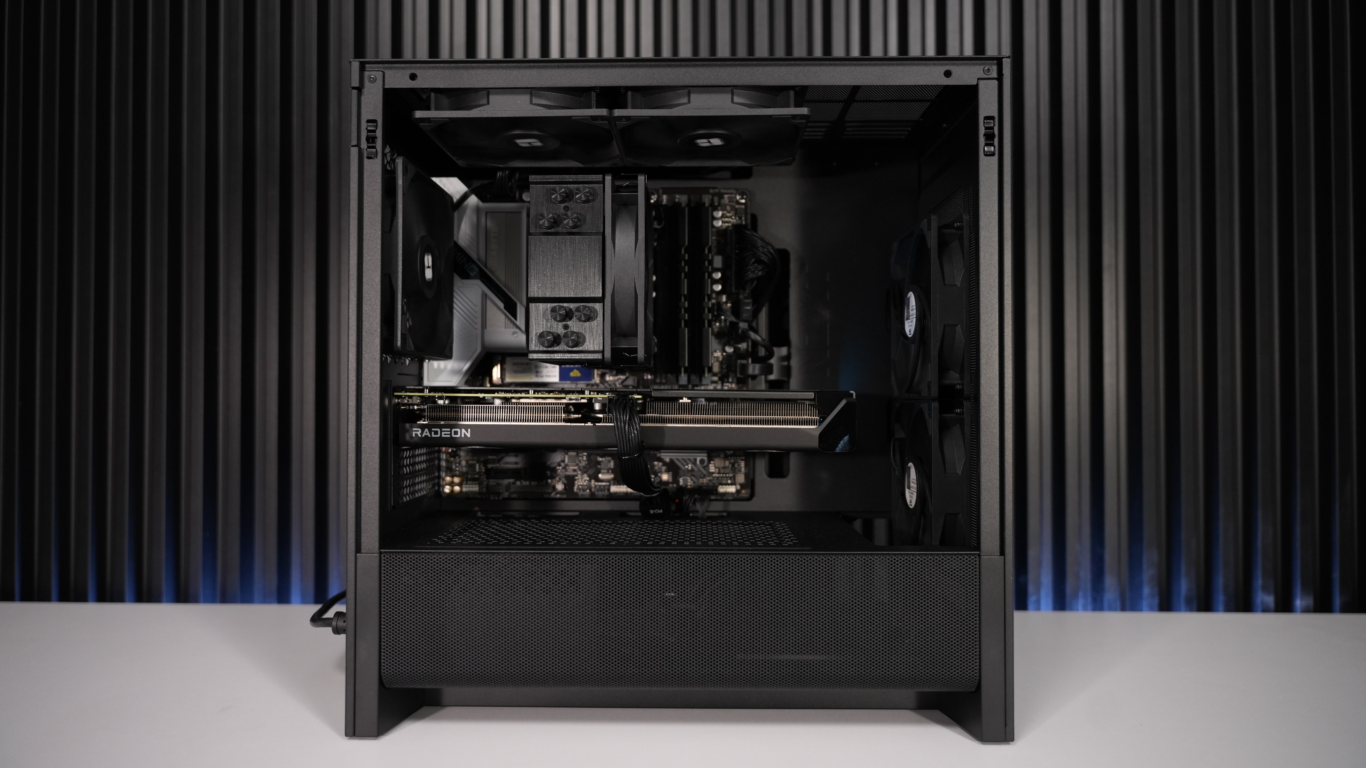 Intel i5 12600KF + RX 9060XT Gaming PC