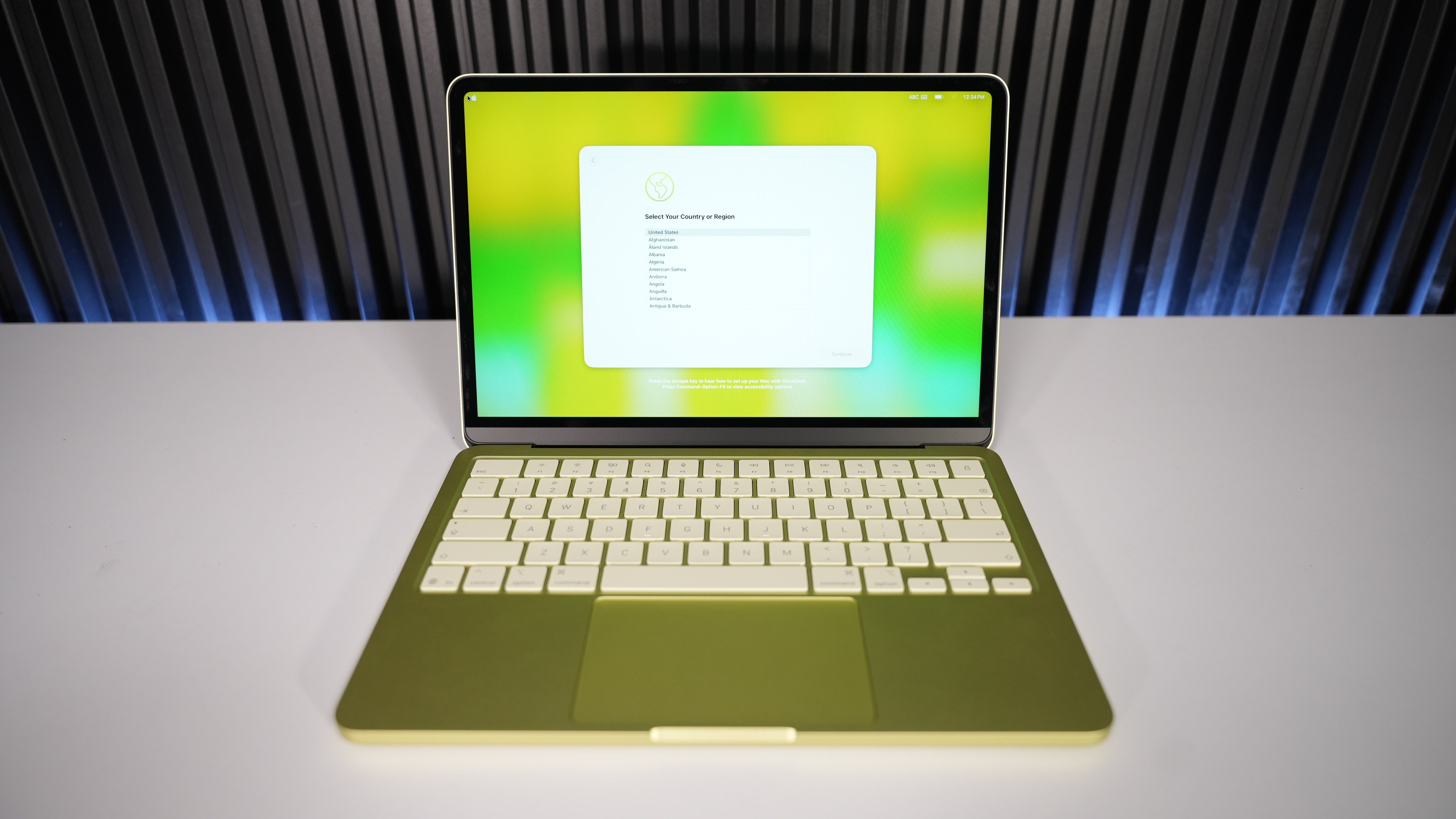 Apple Macbook Neo - Citrus