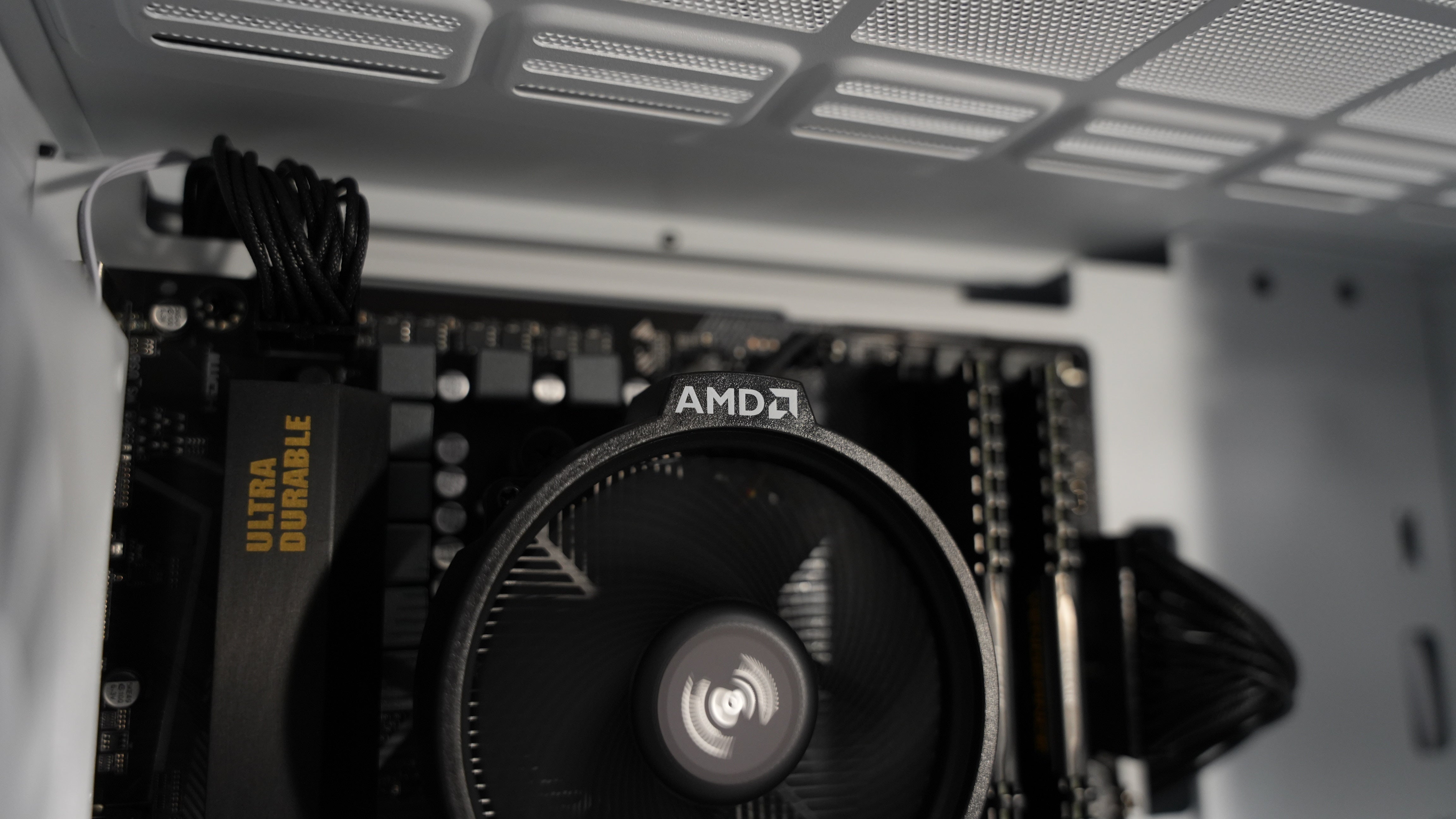 Ryzen 5 5500 + RX 9060 XT Gaming PC