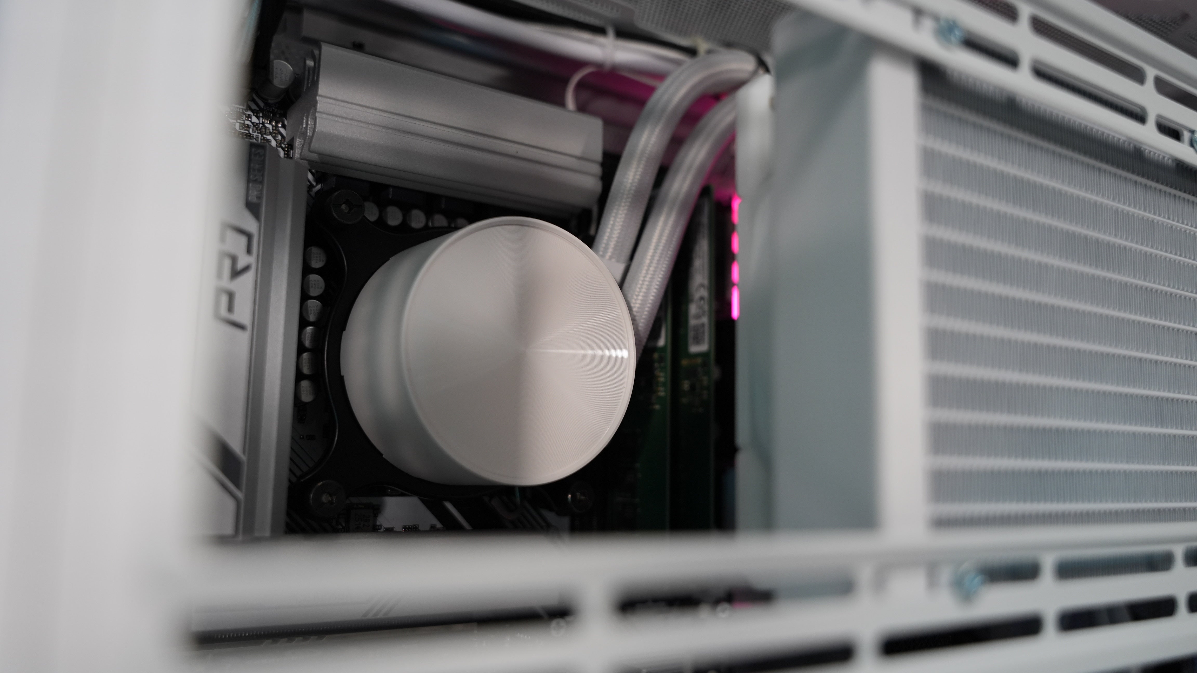 Intel i7 14700F + RTX 4060 Gaming PC
