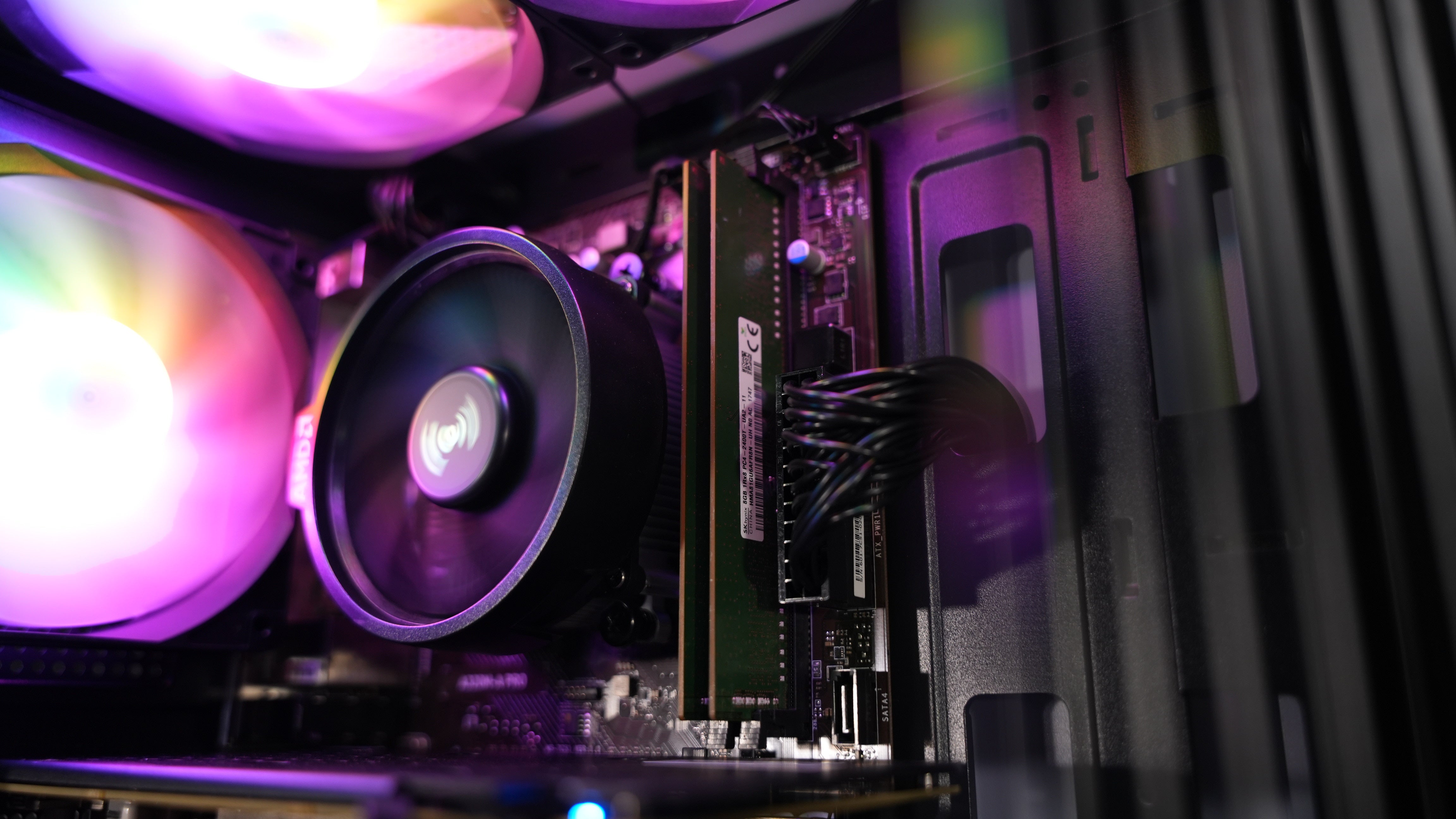Ryzen 3 2200G + RX 470 Budget Gaming PC