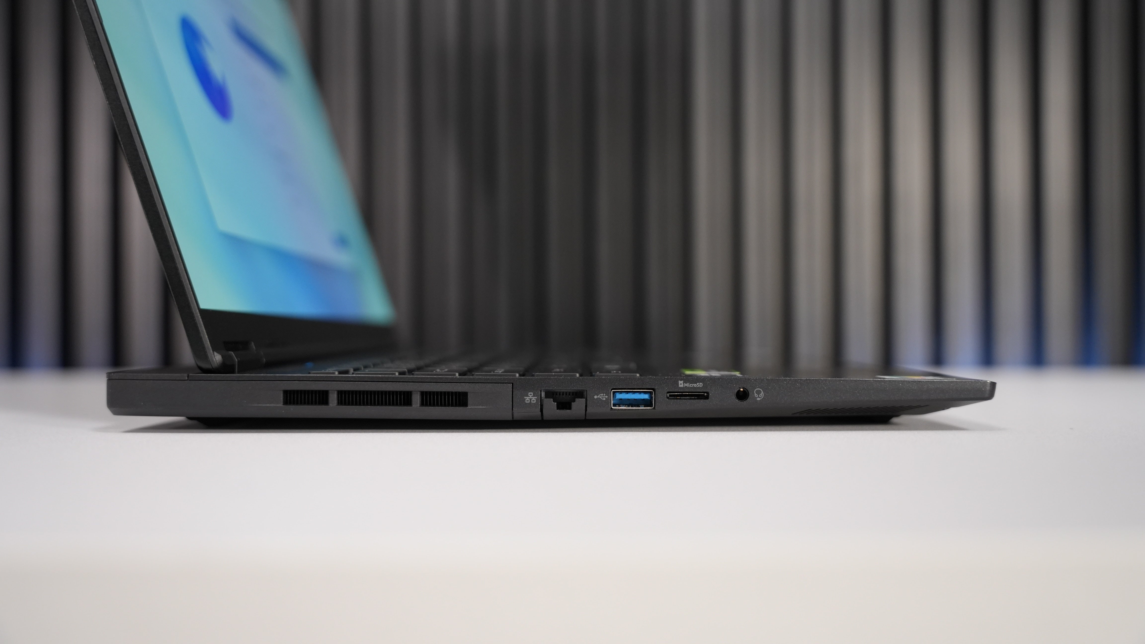 Intel Ultra 9 275HX + RTX 5070Ti Gaming Laptop