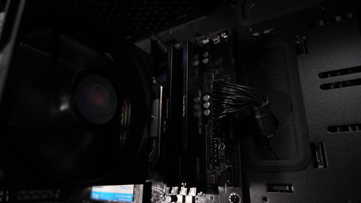 Ryzen 5 5600X + RX 7600 Gaming PC