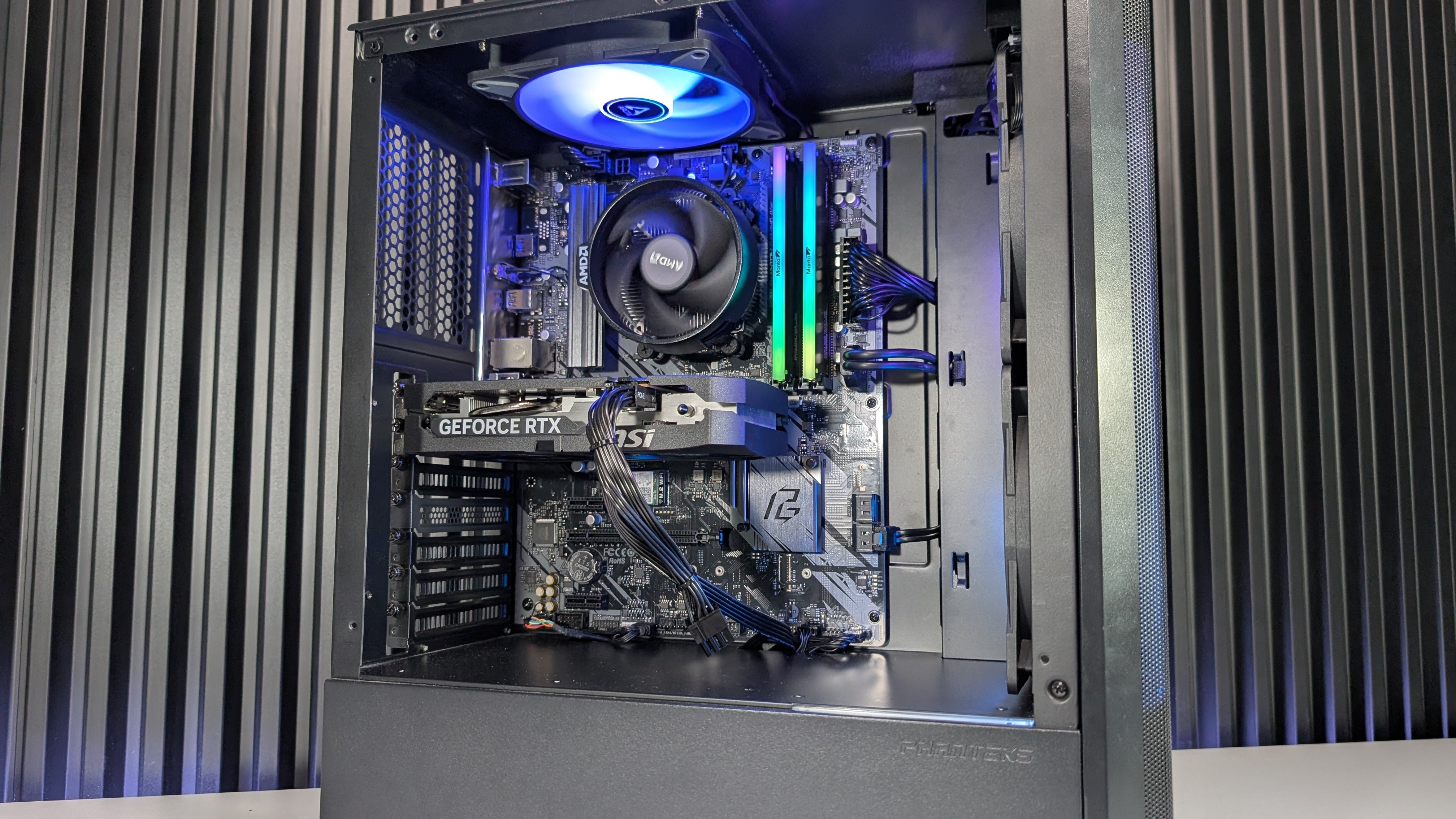 Ryzen 5 5500 + RTX 5060 Gaming PC