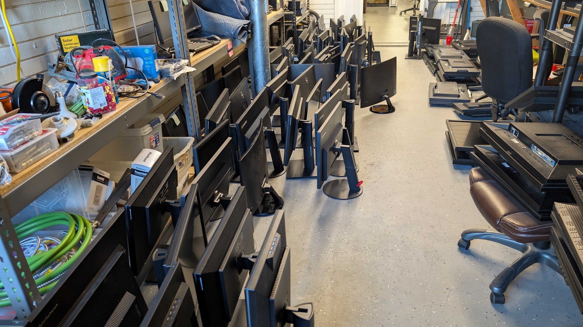 24" Monitor With Stand