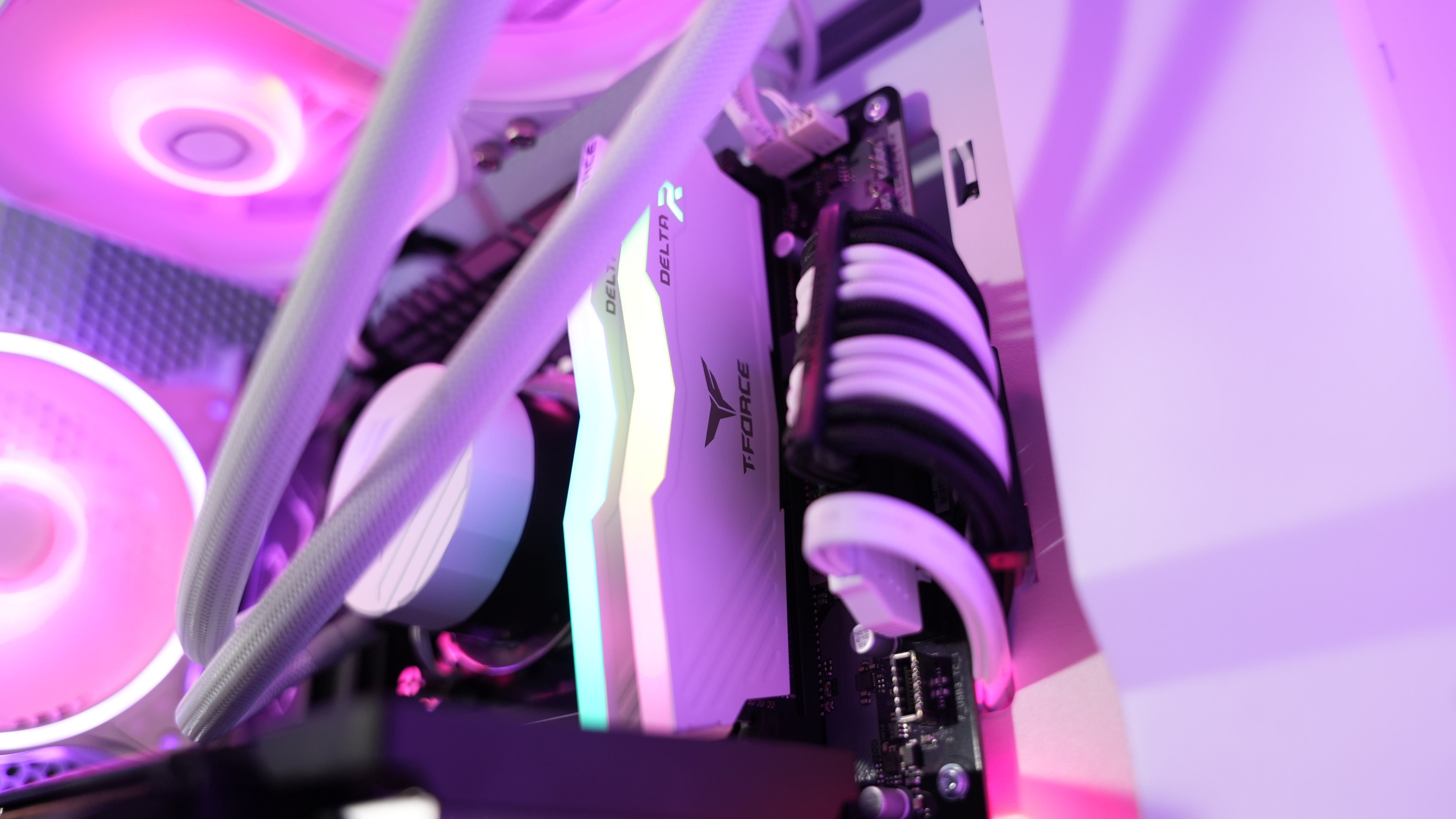Intel i5 12600KF + RX 6600 Gaming PC