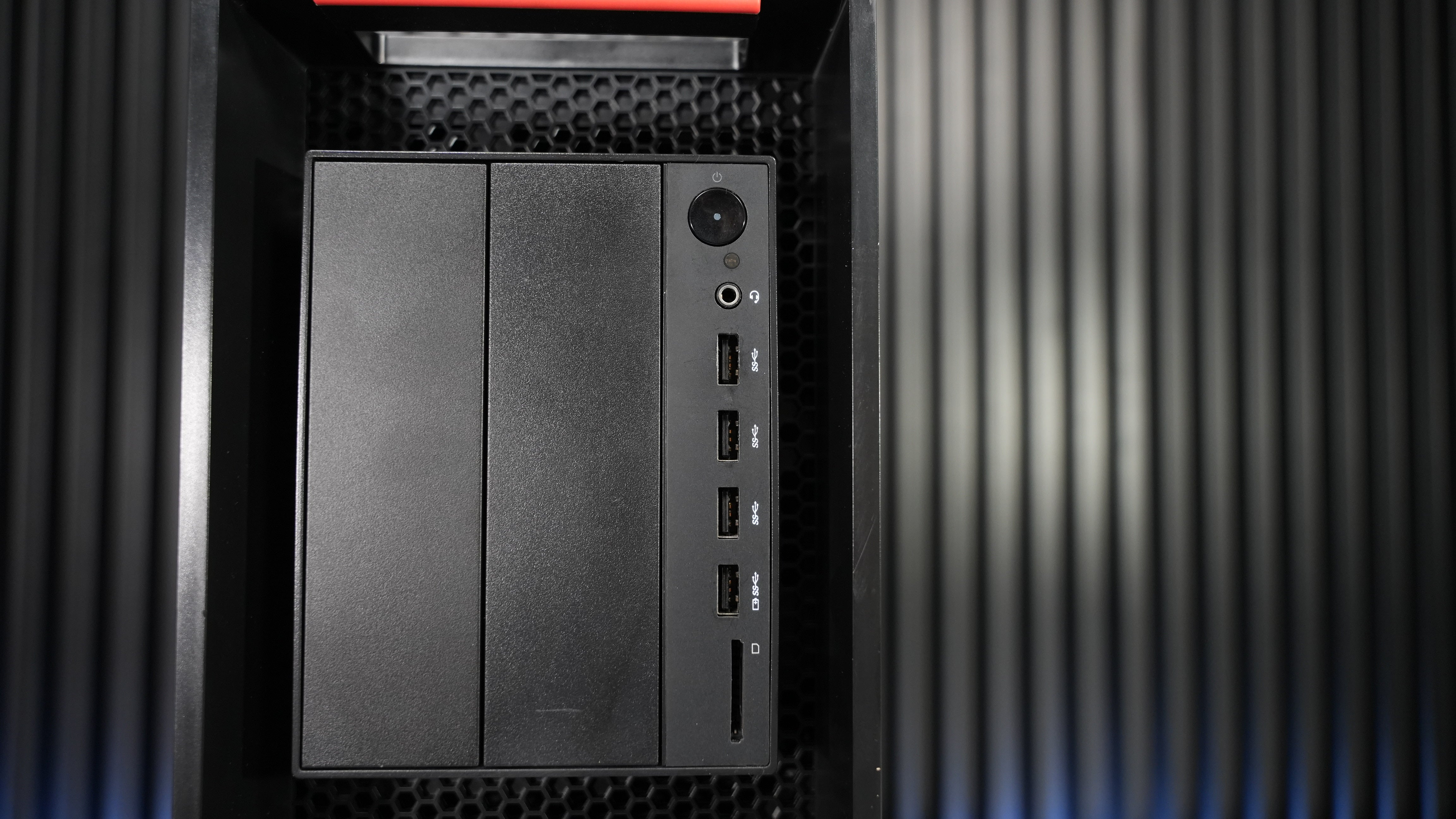 Intel Xeon W-2133 + RTX 2070 Gaming PC