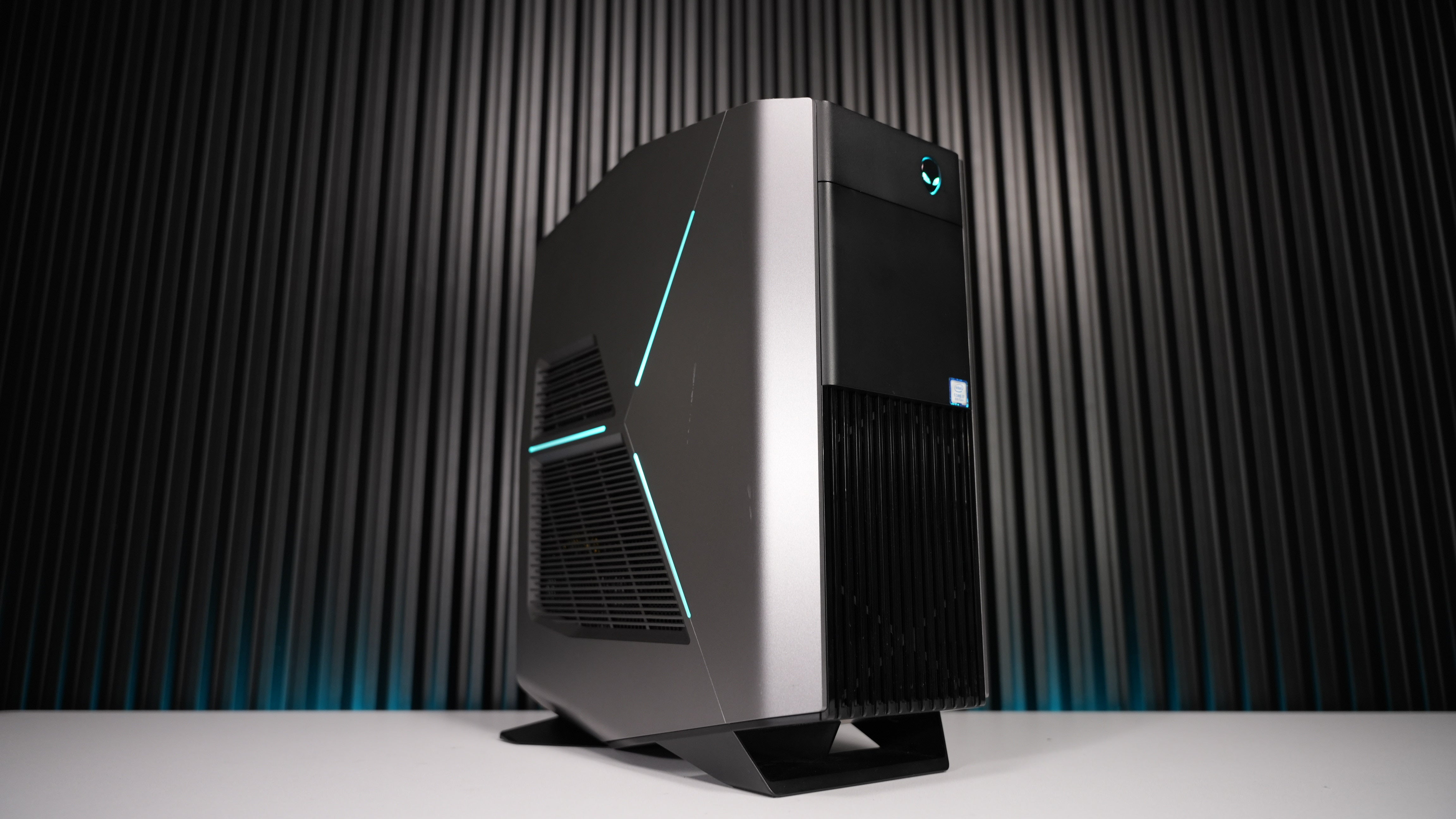 Intel i7 8700K + GTX 1080 Ti Gaming PC