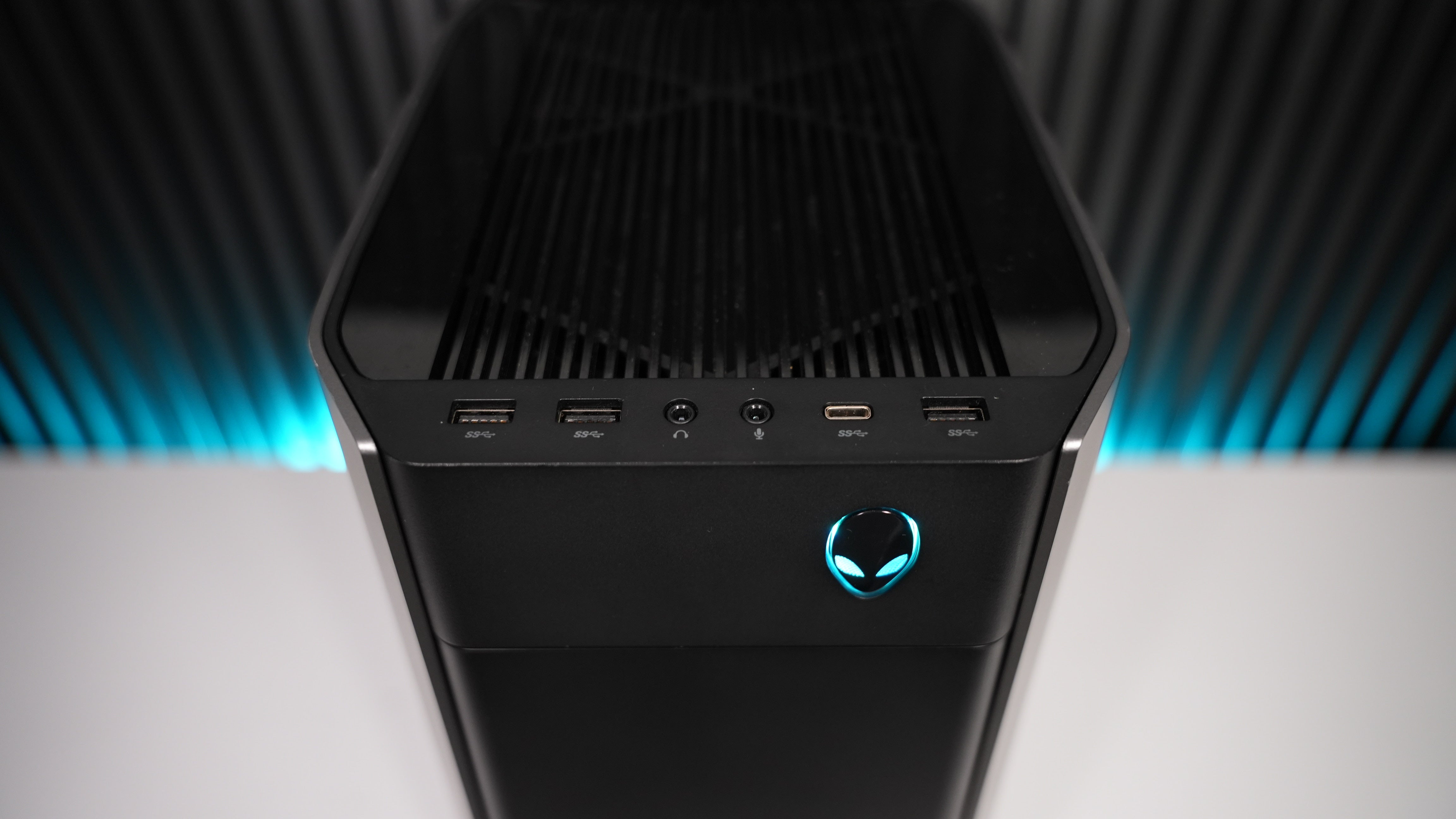 Intel i7 8700K + GTX 1080 Ti Gaming PC