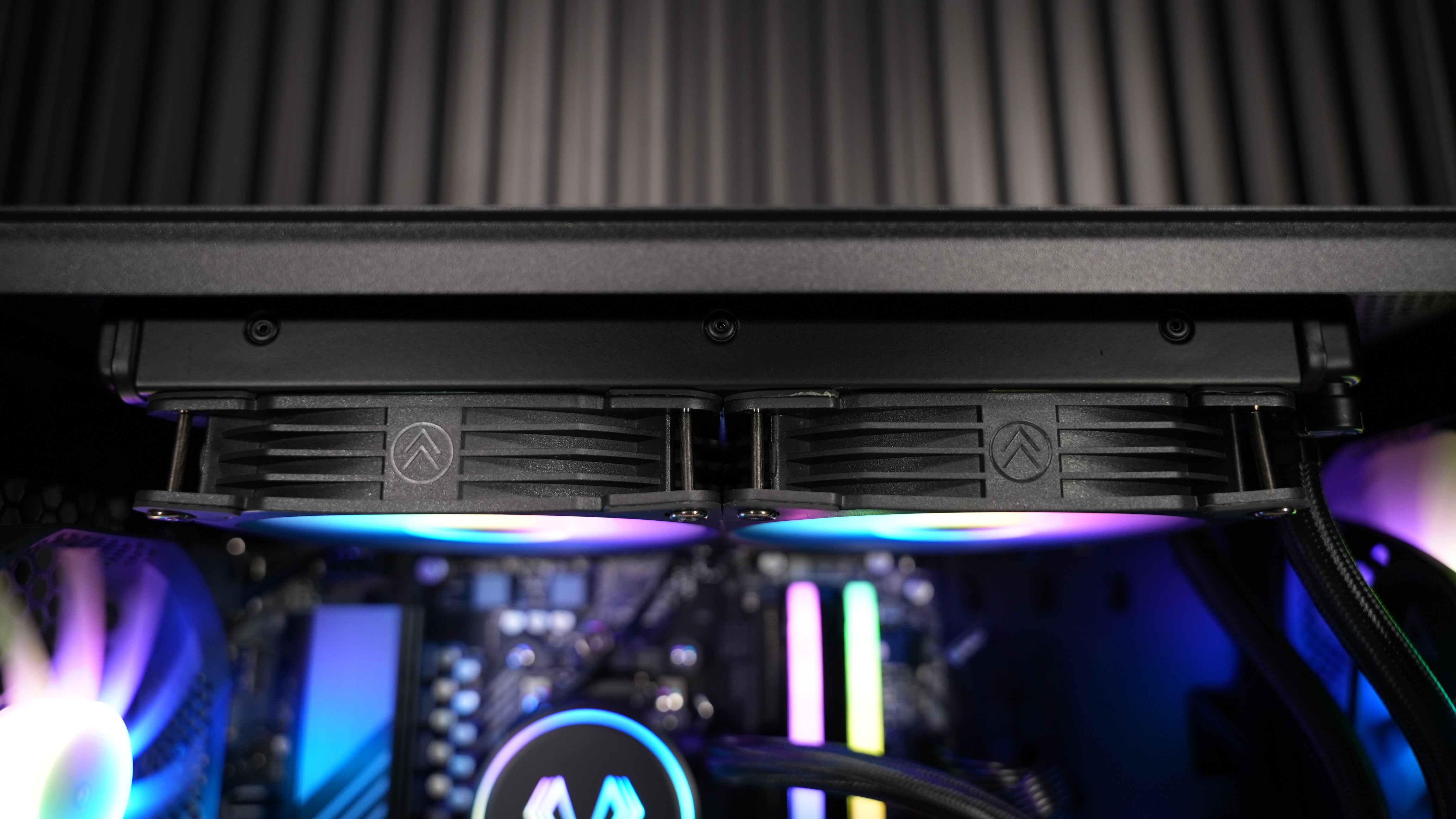 Ryzen 5 7600 + RTX 4070 Gaming/Streaming PC