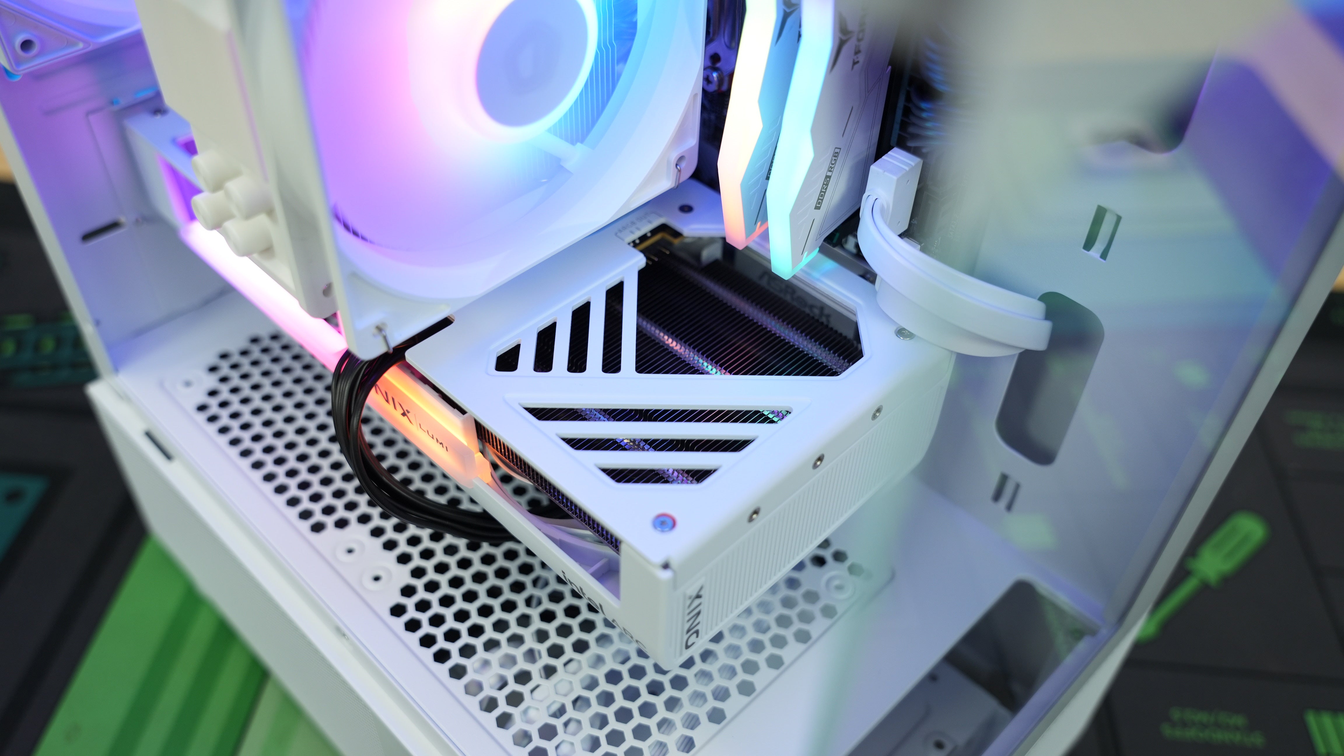 Premium Panda Gamer - Ryzen 5 9600X + Arc B580