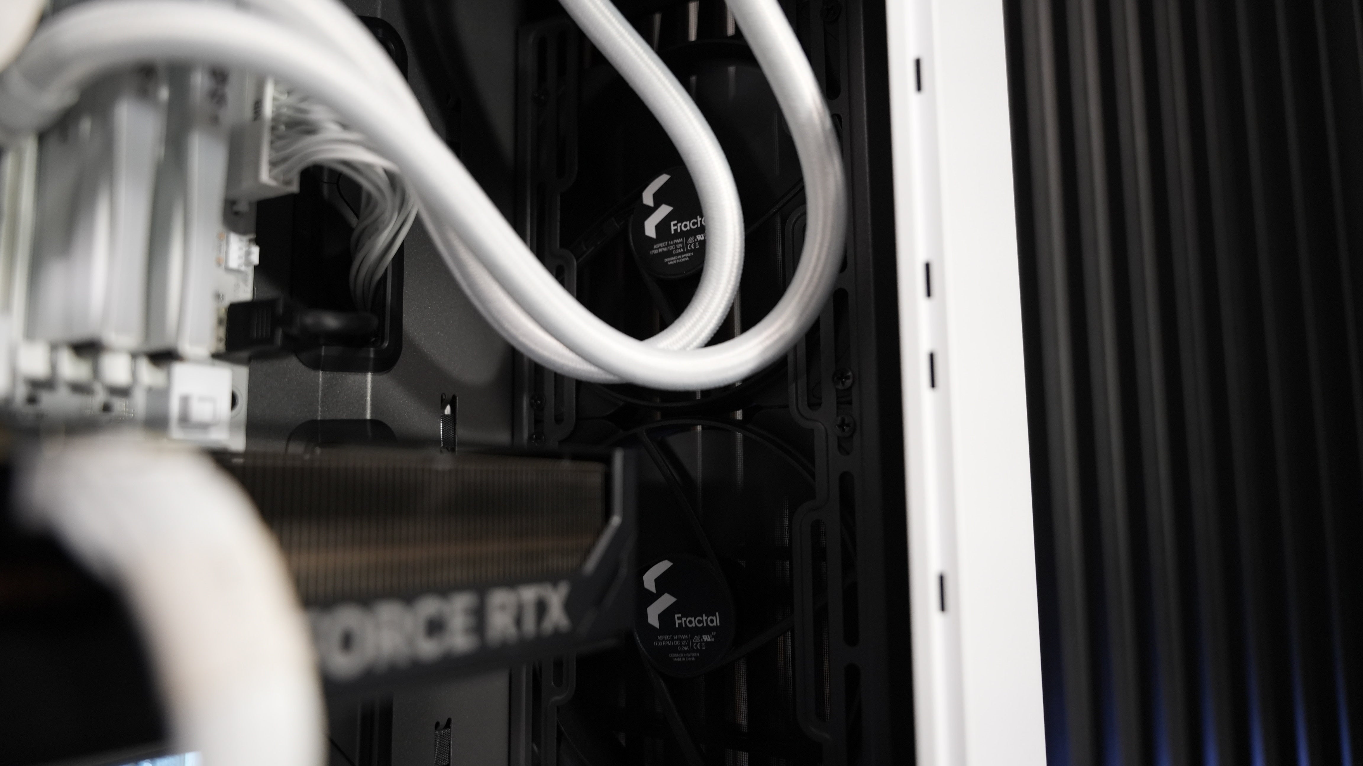 Intel Ultra 7 265K + RTX 5070 Gaming/Streaming PC