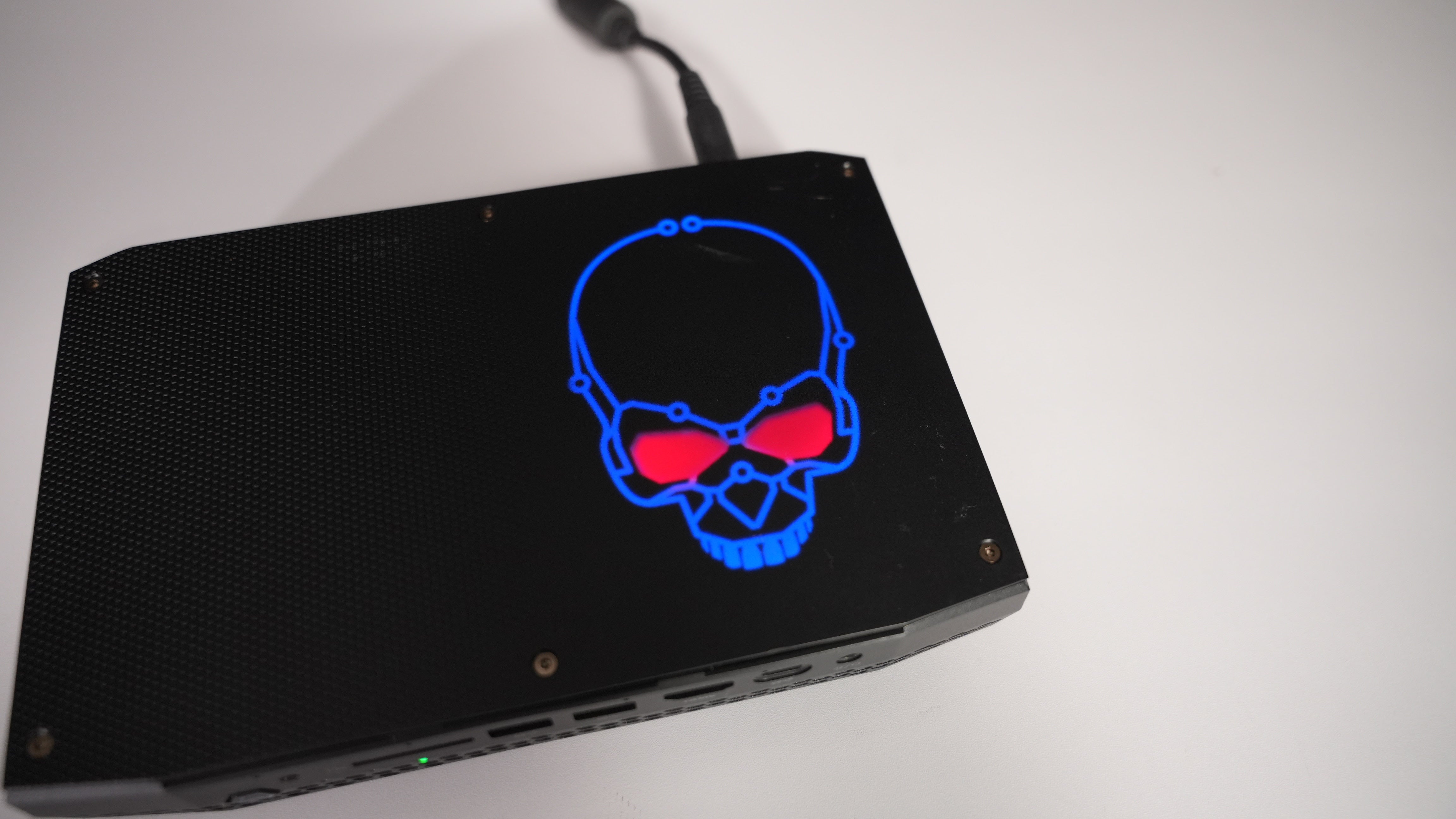 Intel NUC - Intel i5 8750G Mini PC