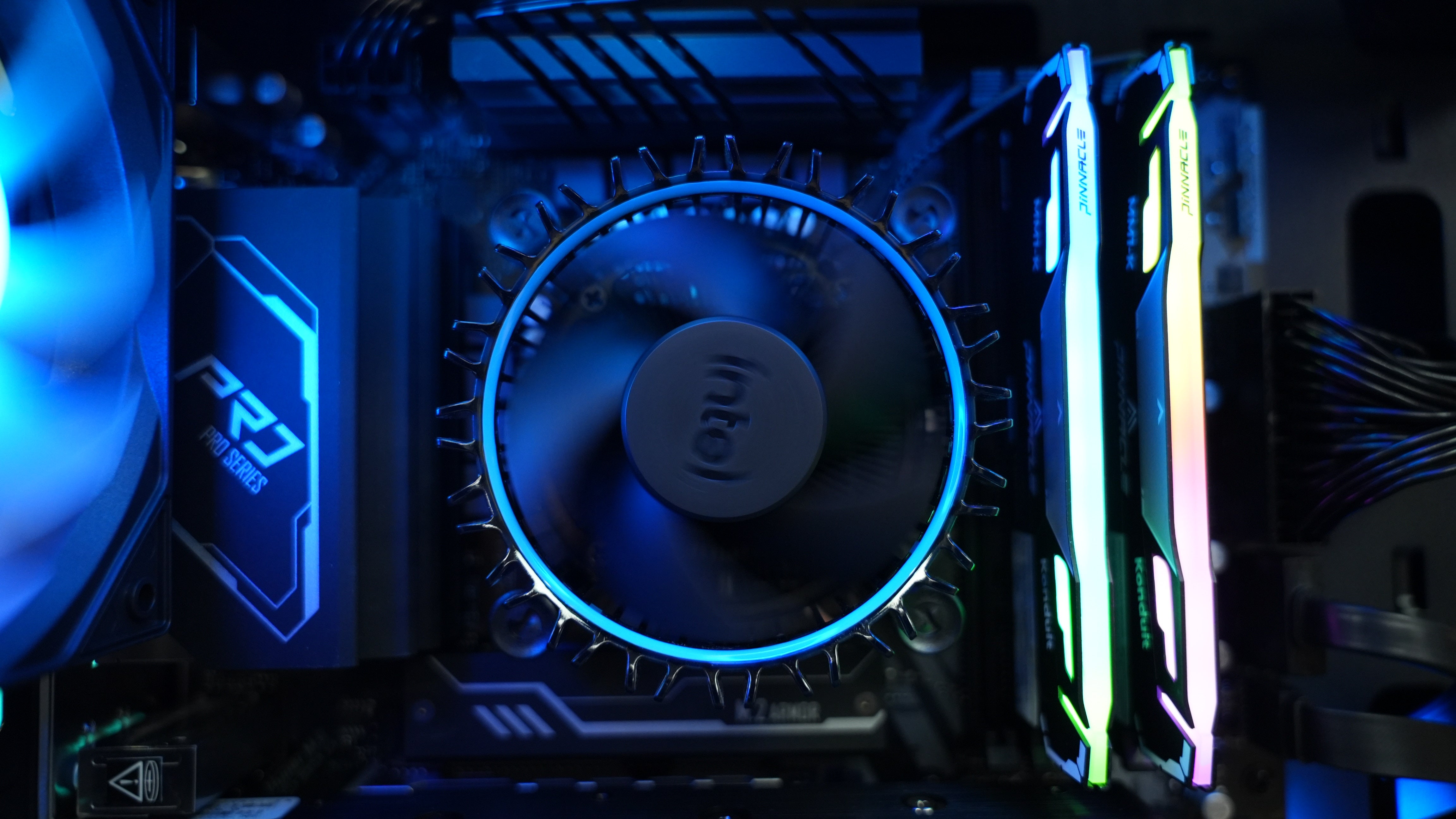 Plus Streamer PC - i5 14400F + RX 9060 XT