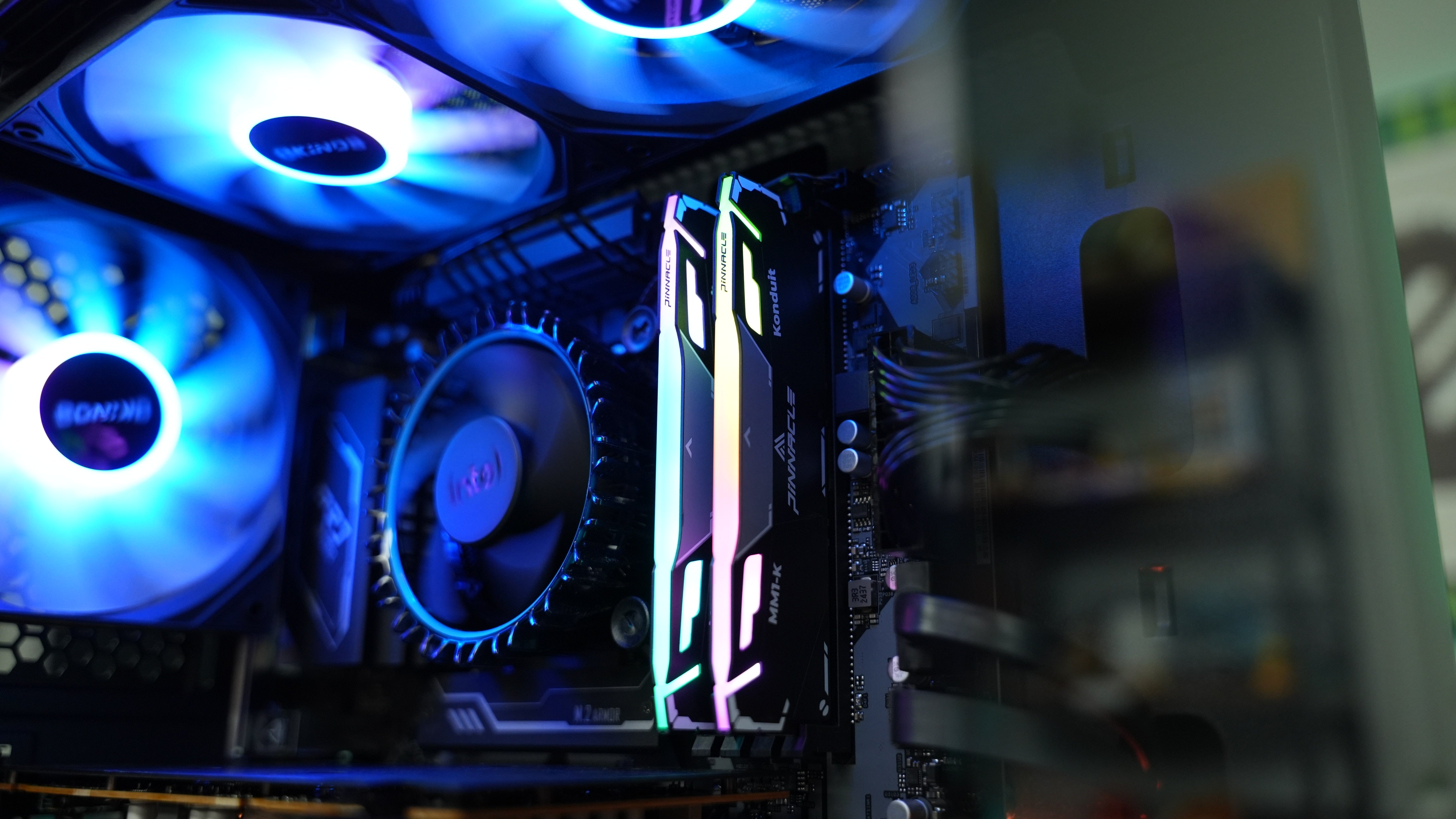 Plus Streamer PC - i5 14400F + RX 9060 XT