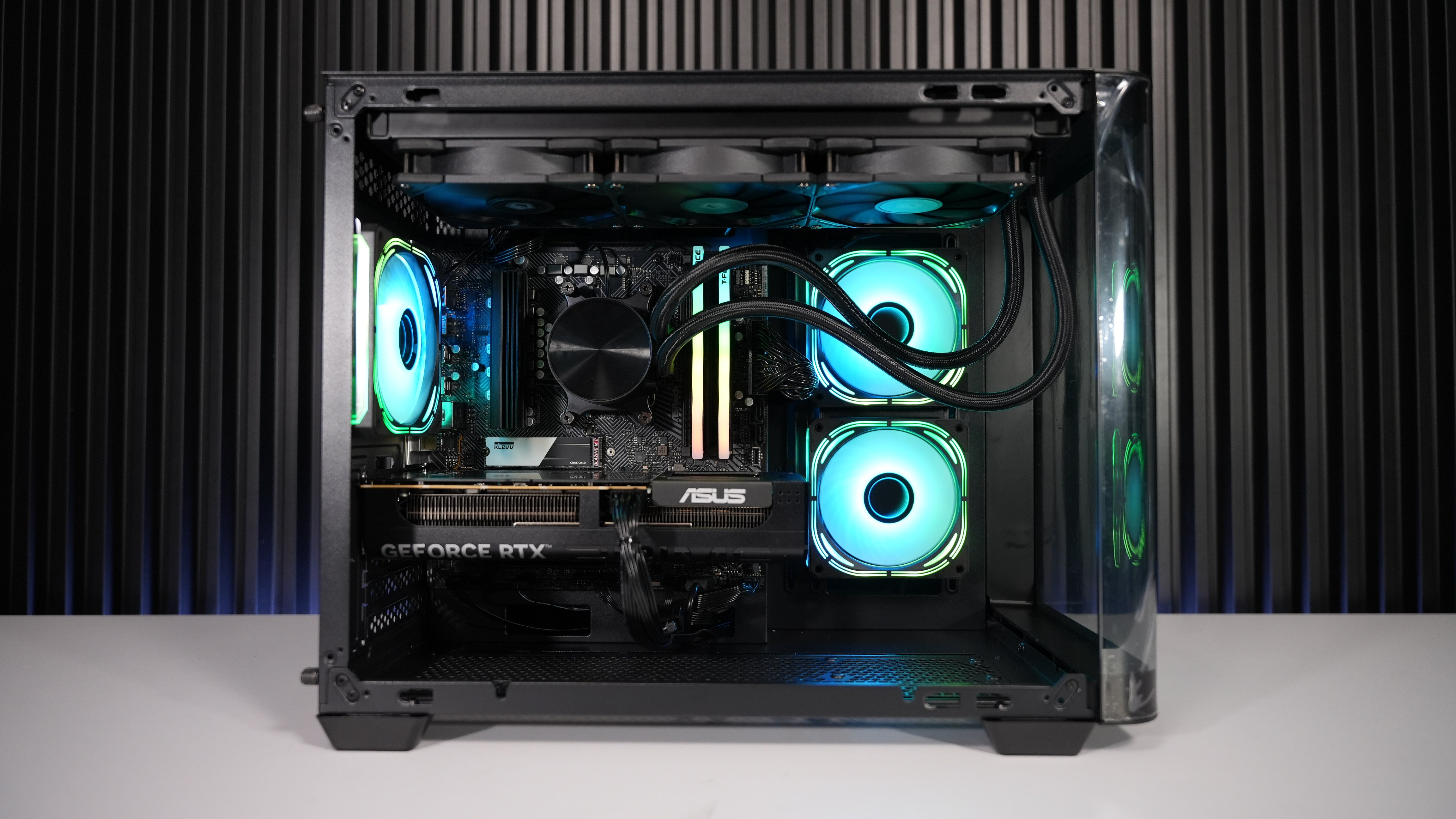 Ryzen 5 9600X + RTX 5060 Gaming PC
