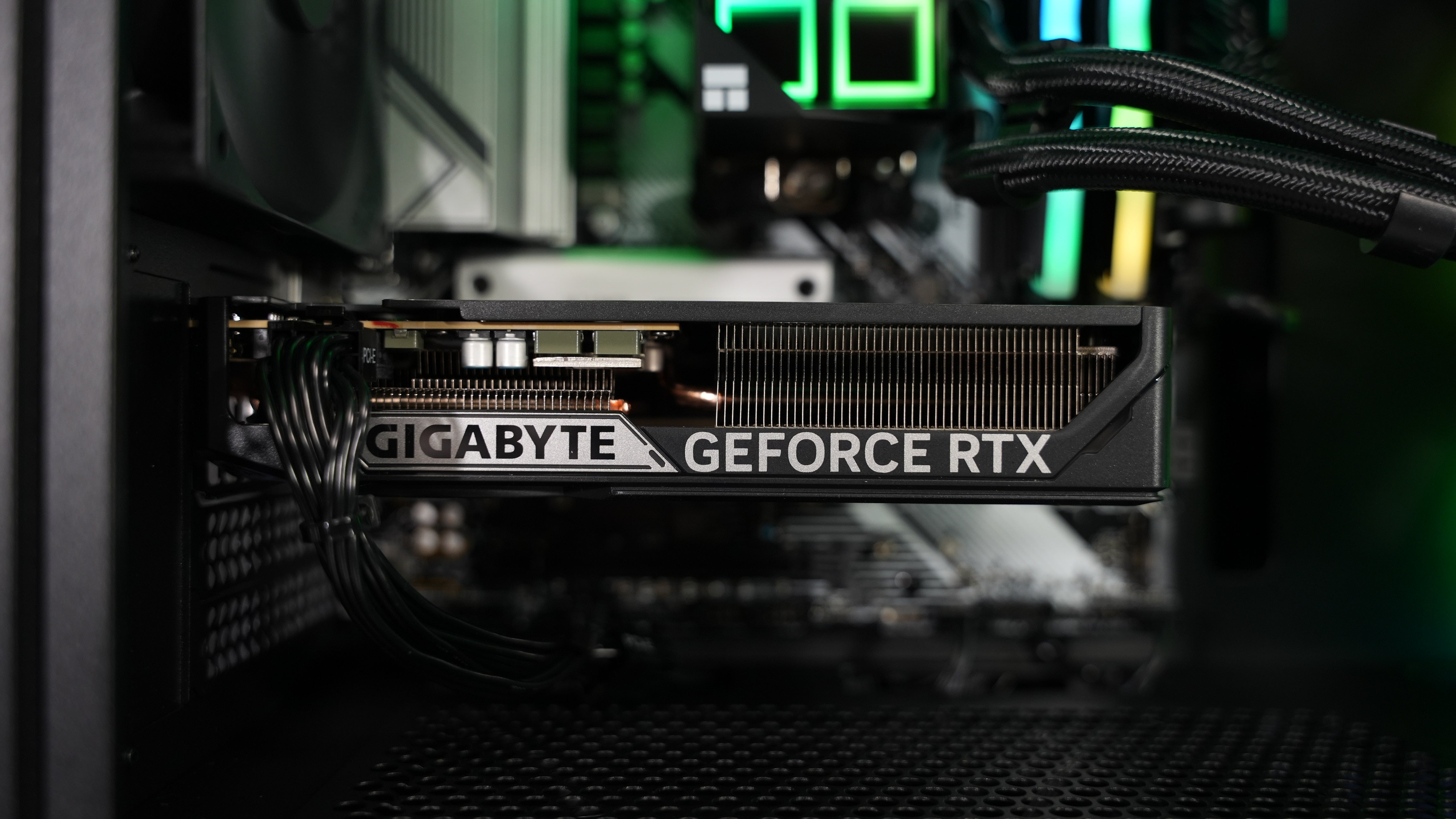 Ryzen 7 7700X + RTX 5060 Gaming PC