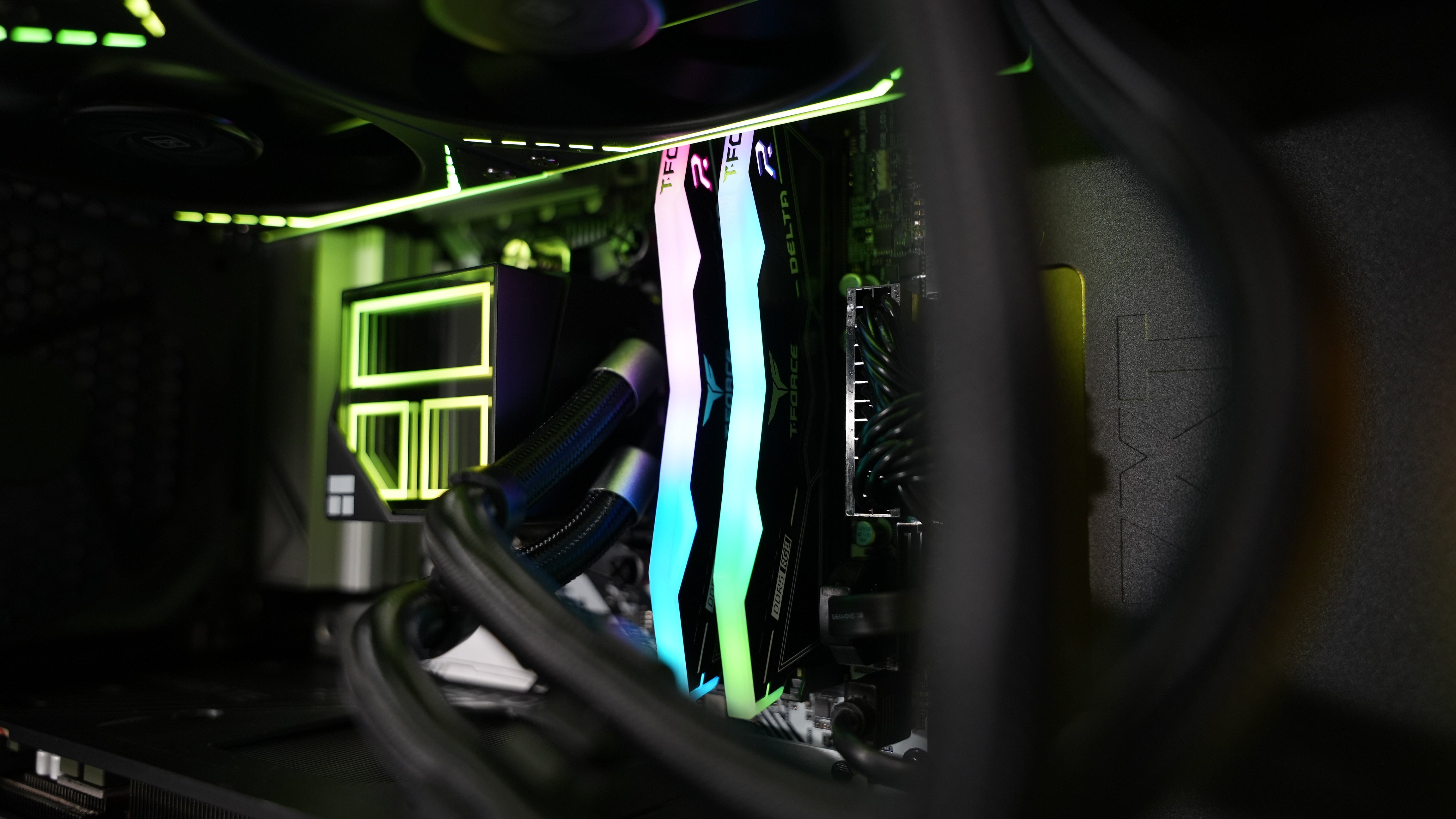 Ryzen 7 7700X + RTX 5060 Gaming PC