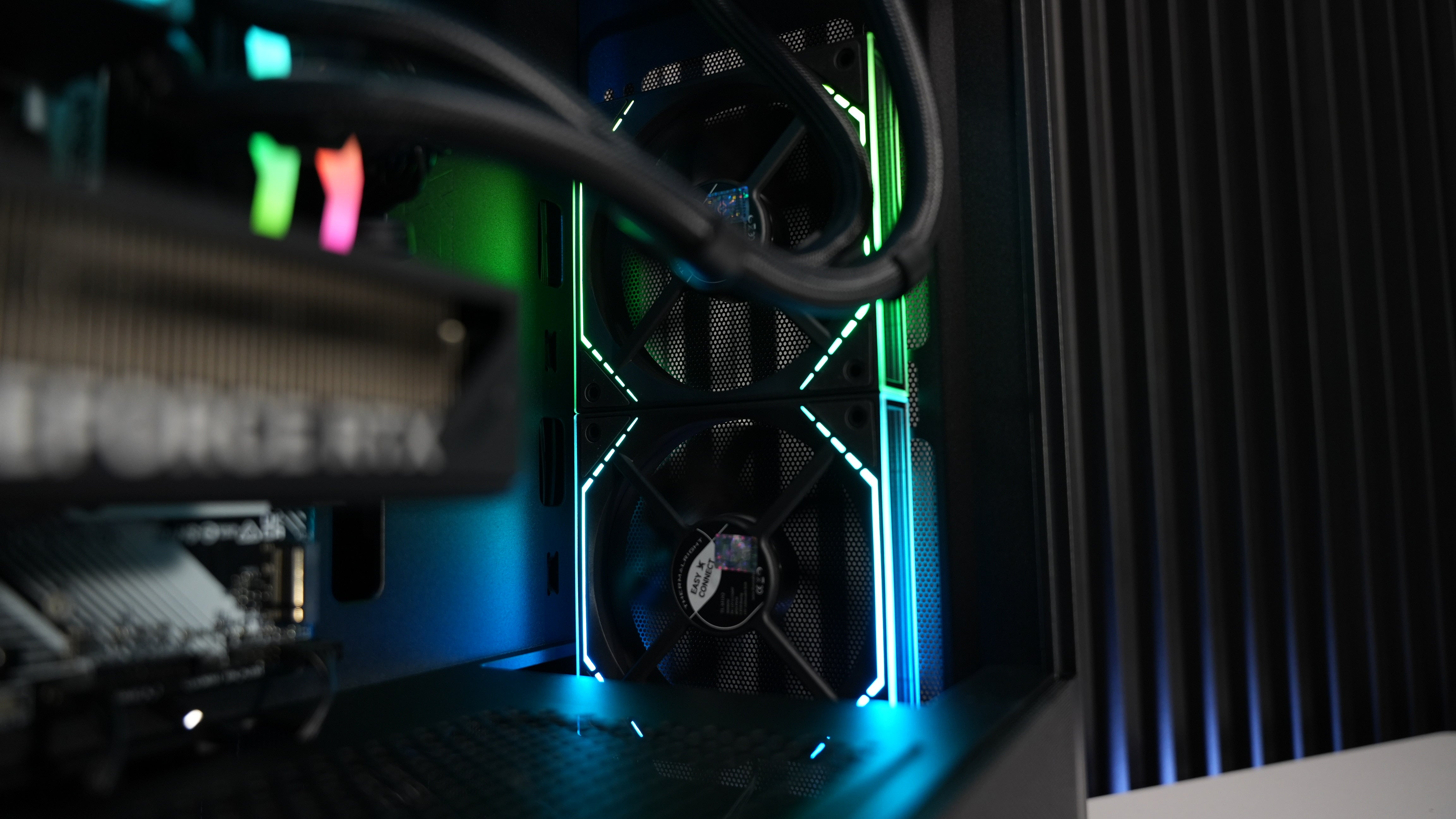 Ryzen 7 7700X + RTX 5060 Gaming PC