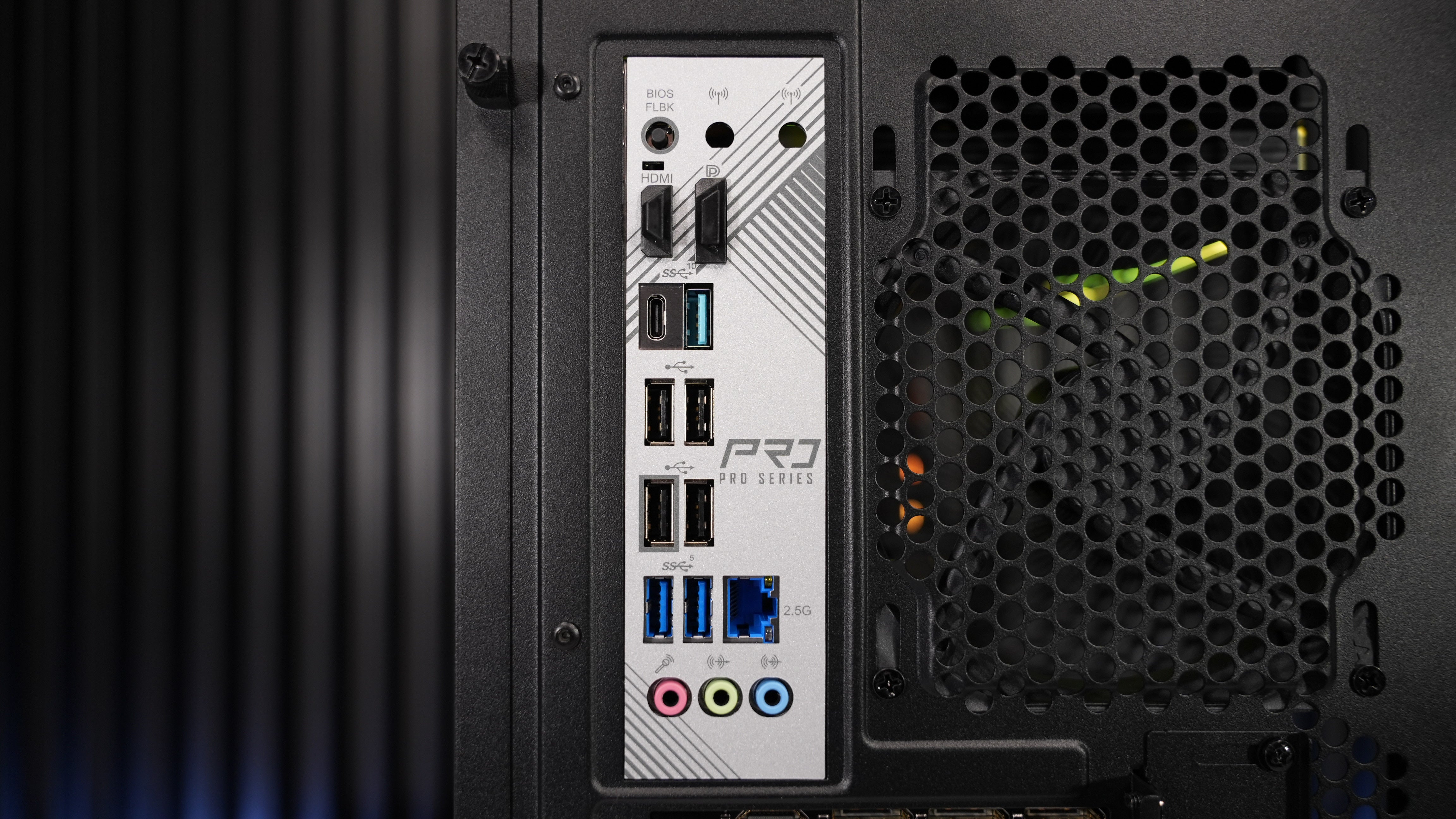 Ryzen 7 7700X + RTX 5060 Gaming PC