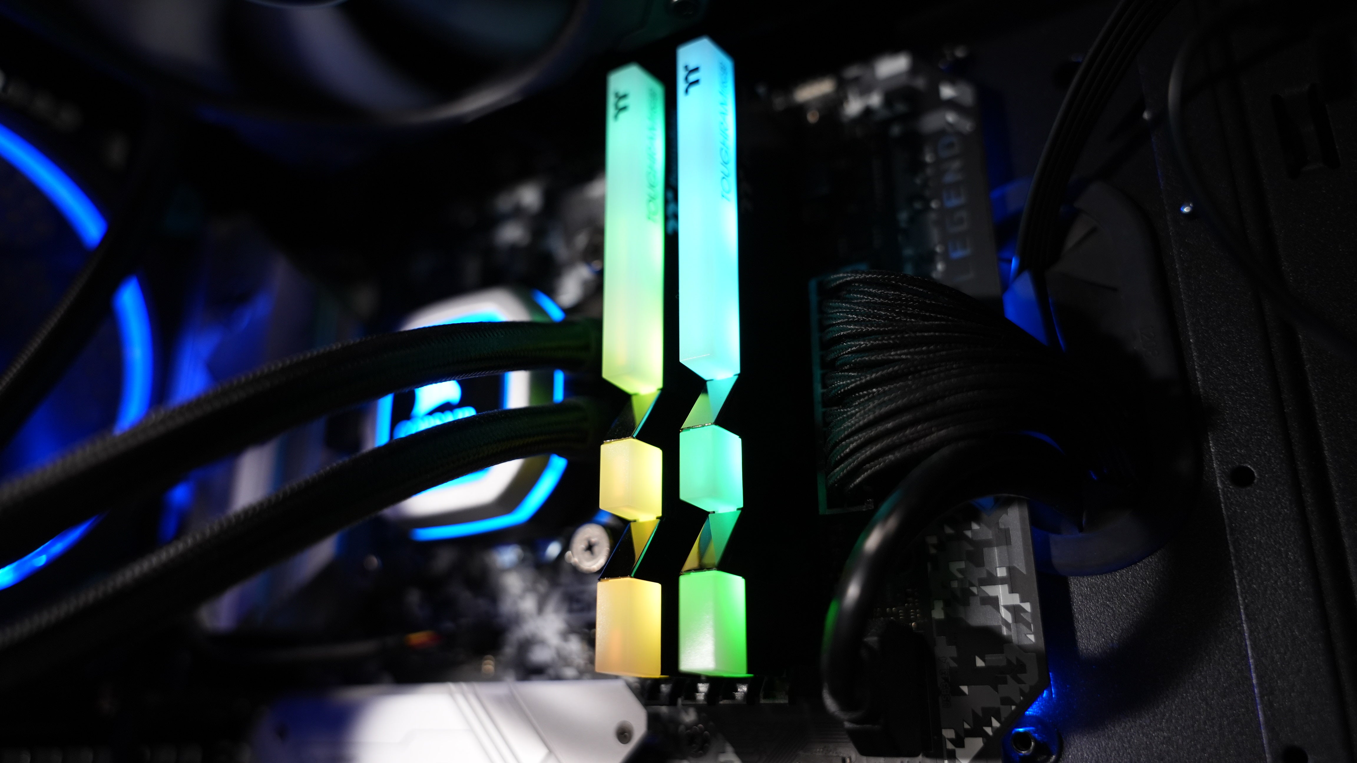 Intel i7 9700KF + Intel Arc B580 Gaming PC