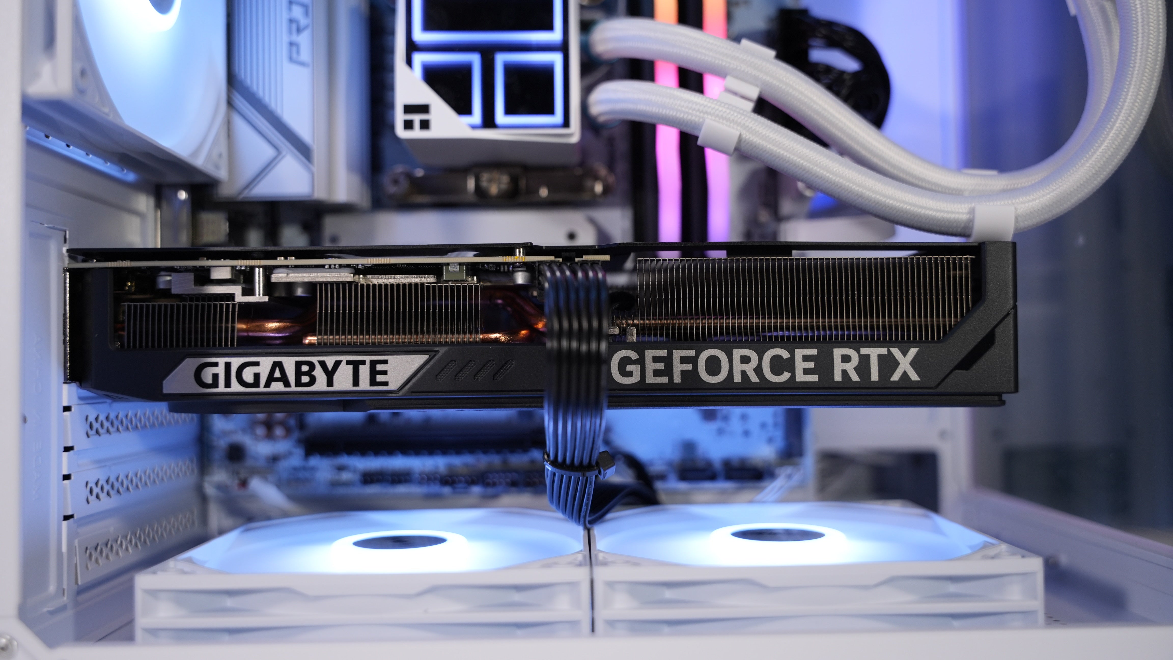 Intel i5 14600K + RTX 5070 Gaming/Streaming PC