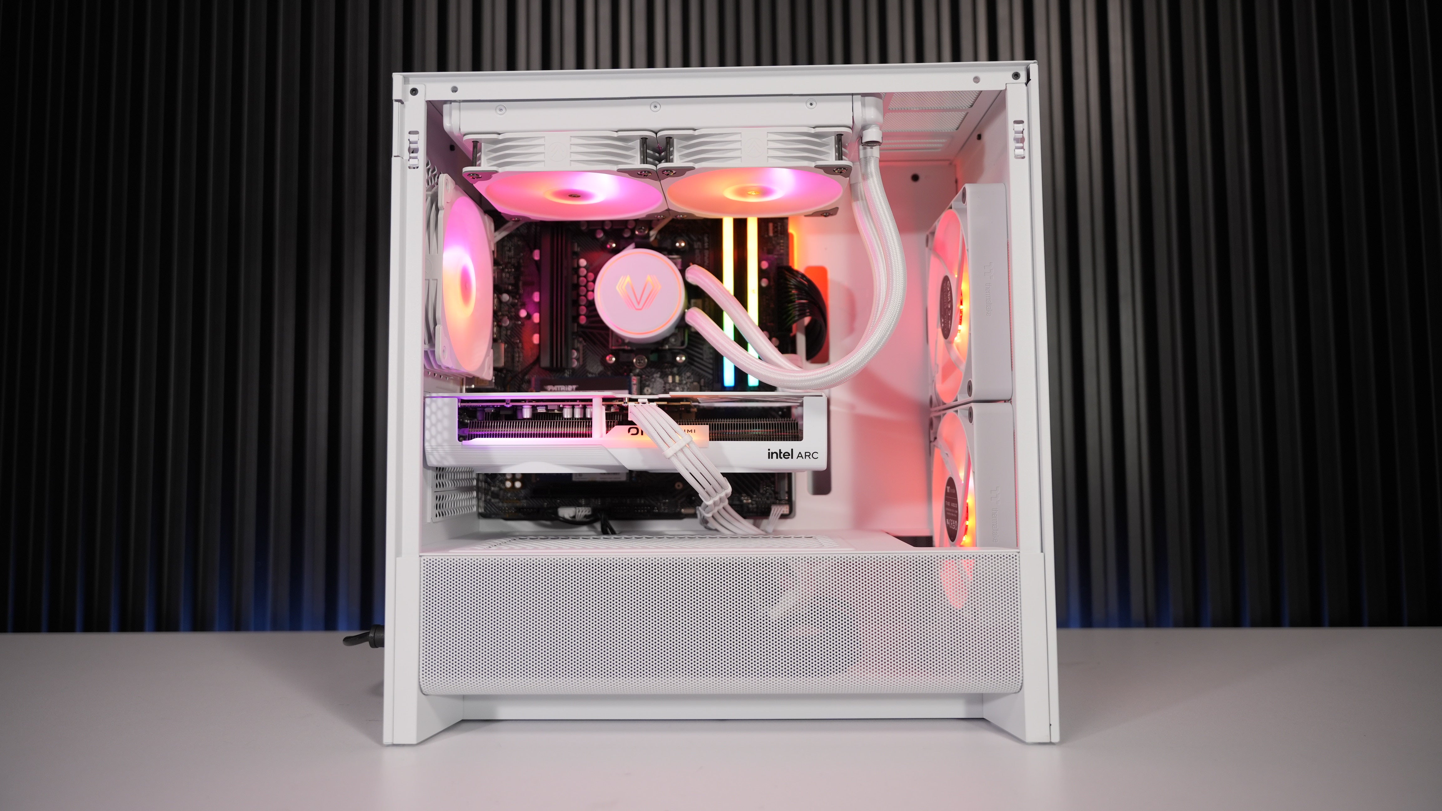 Ryzen 5 9600X + Arc B580 Gaming PC