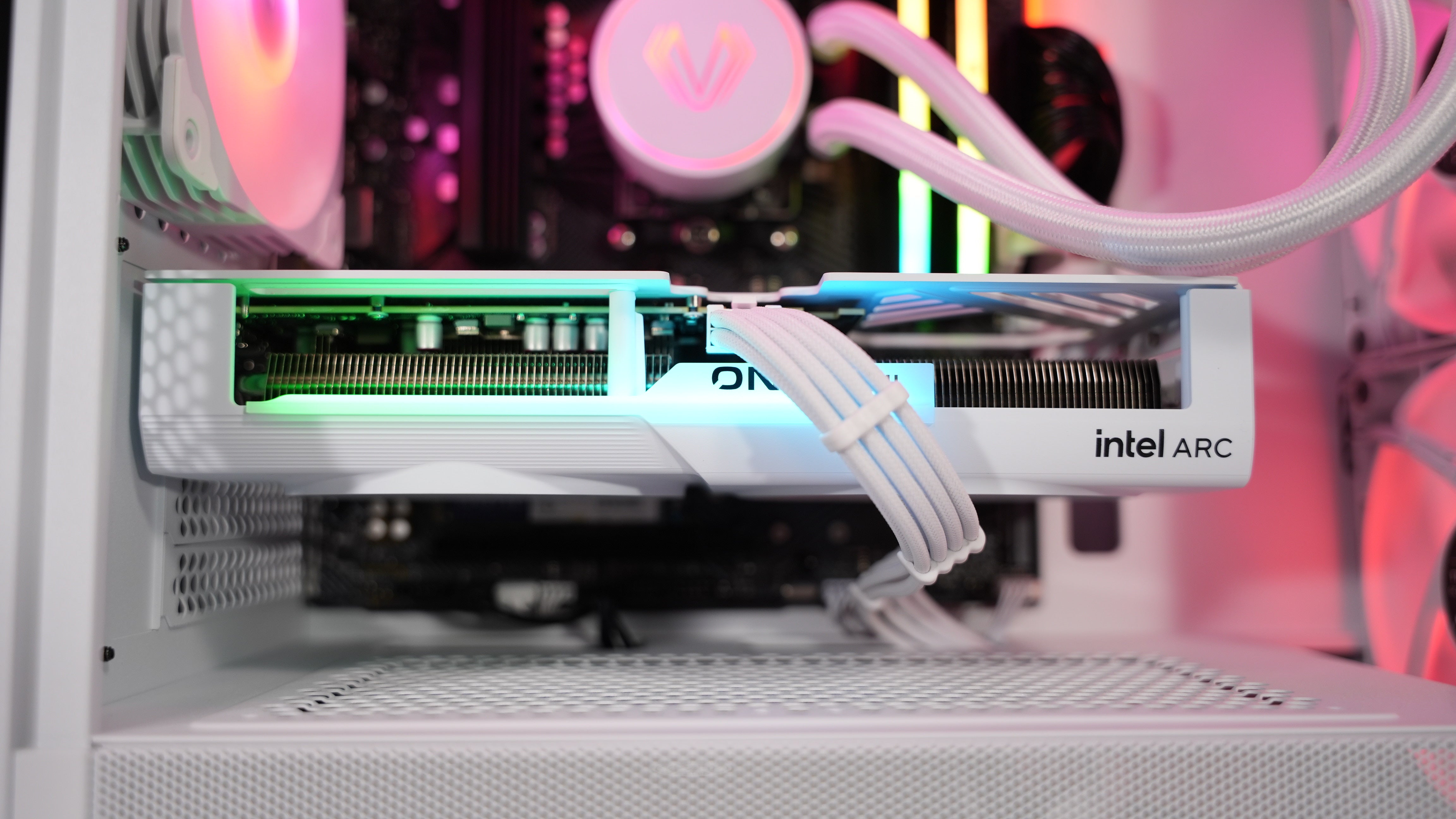 Ryzen 5 9600X + Arc B580 Gaming PC