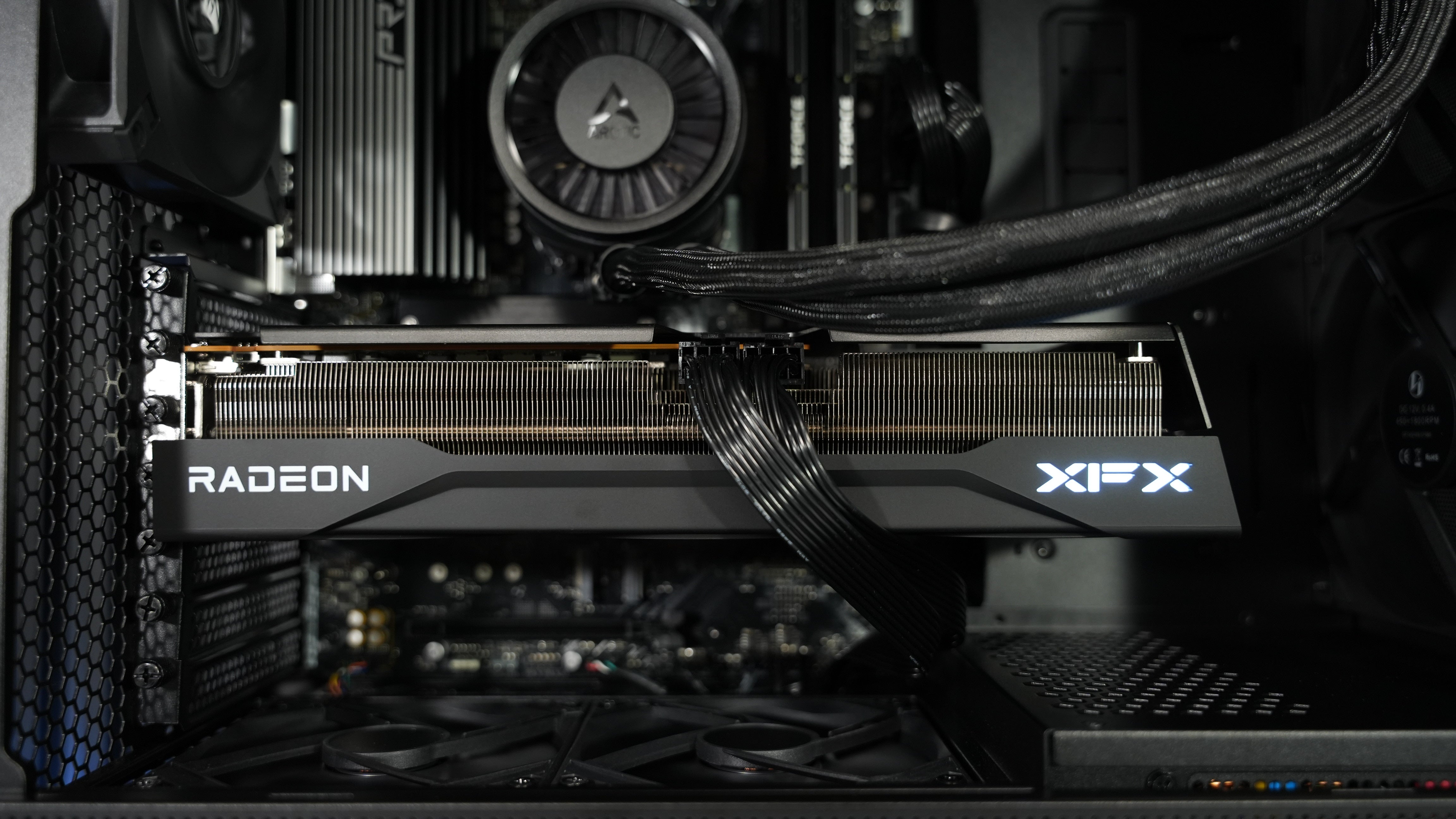 Ryzen 7 7800X3D + RX 9070 Gaming/Streaming PC