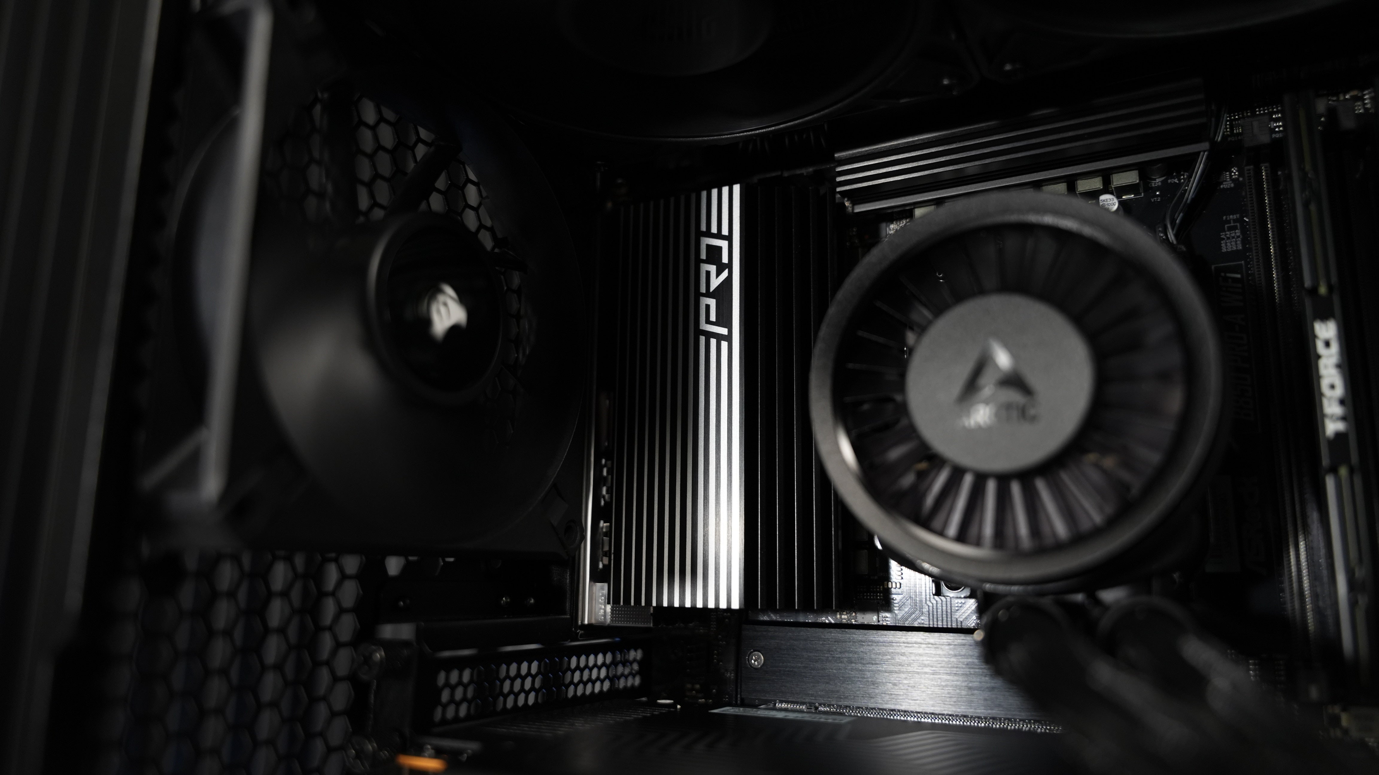 Ryzen 7 7800X3D + RX 9070 Gaming/Streaming PC