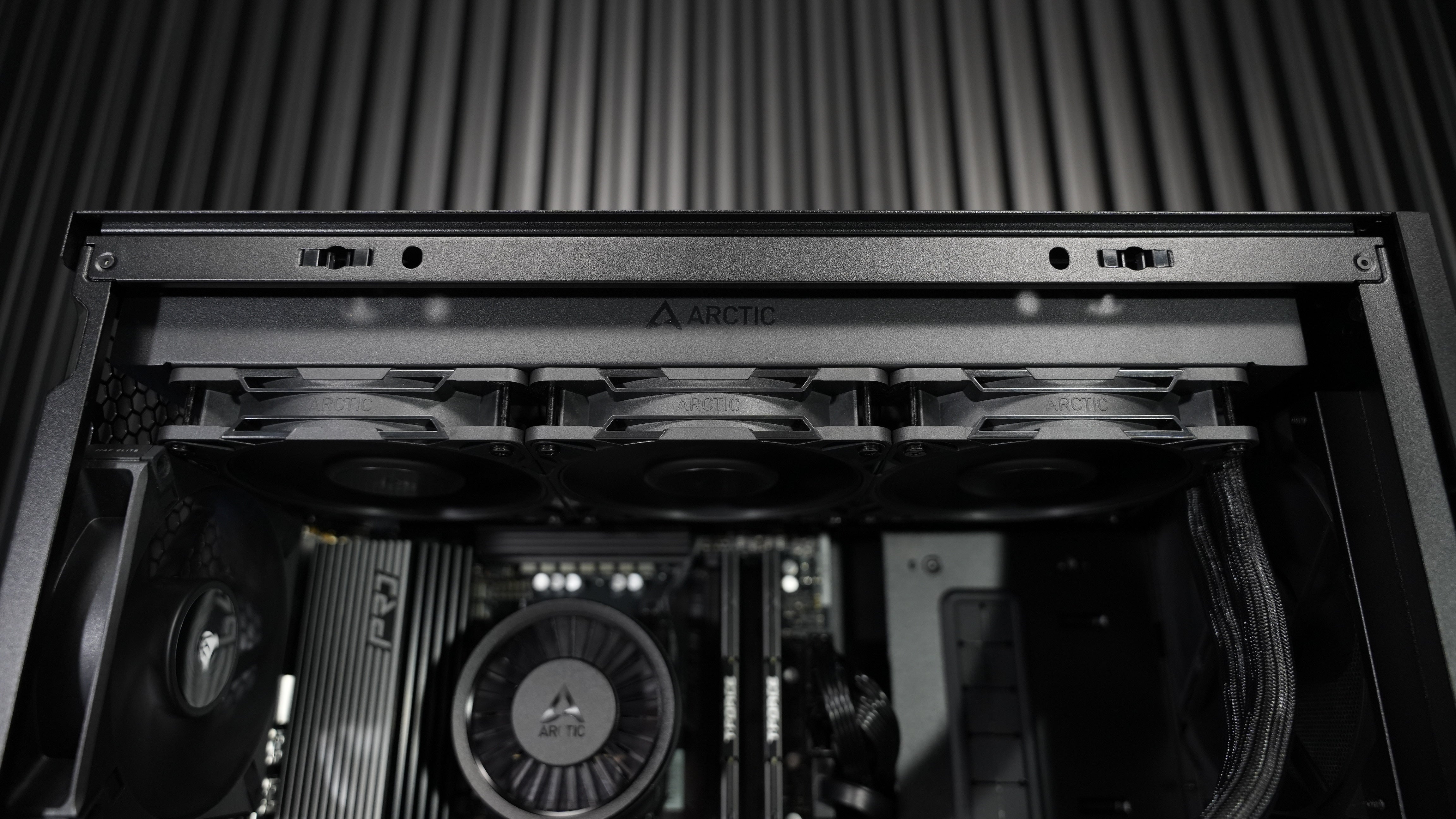 Ryzen 7 7800X3D + RX 9070 Gaming/Streaming PC