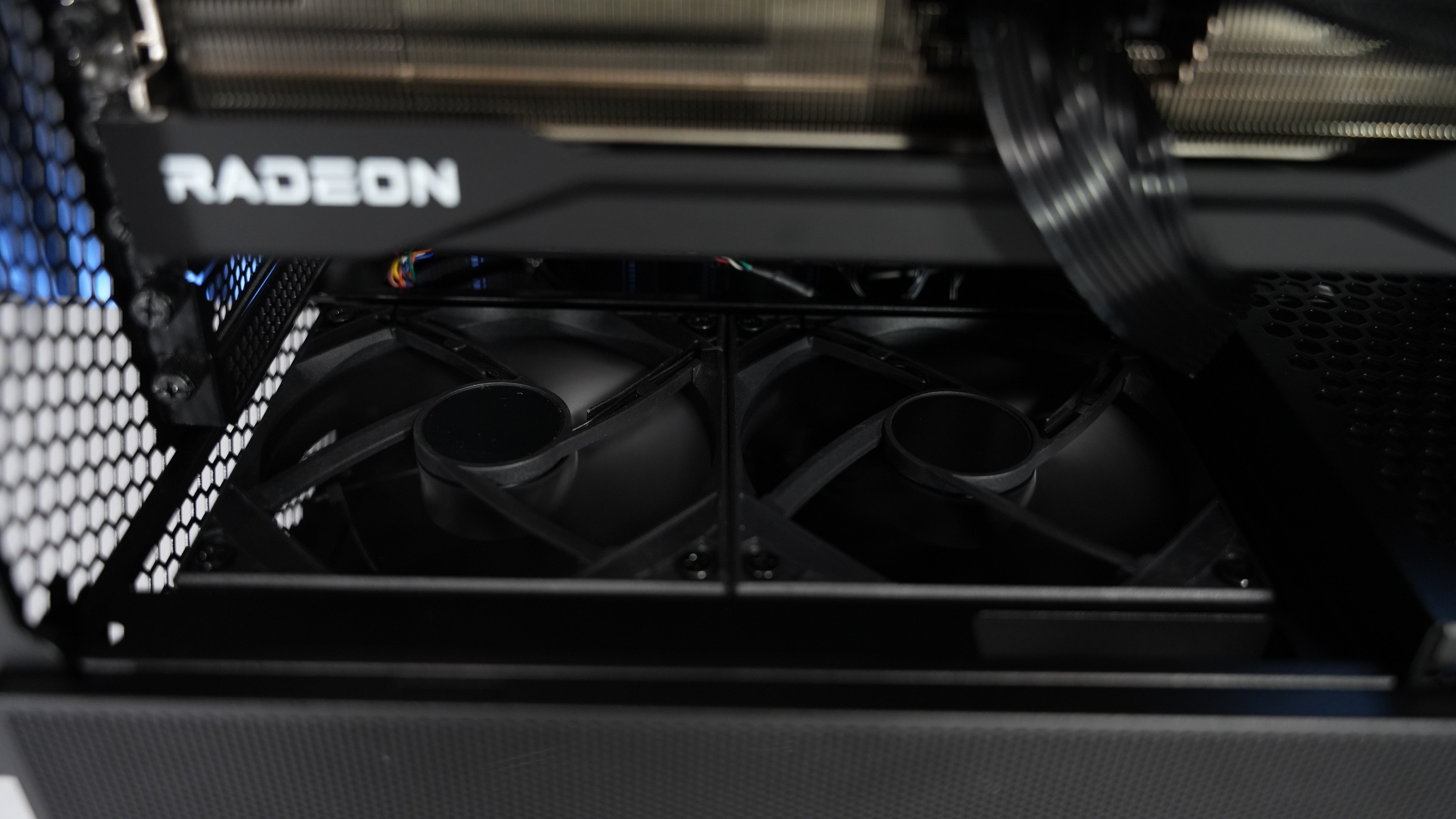 Ryzen 7 7800X3D + RX 9070 Gaming/Streaming PC