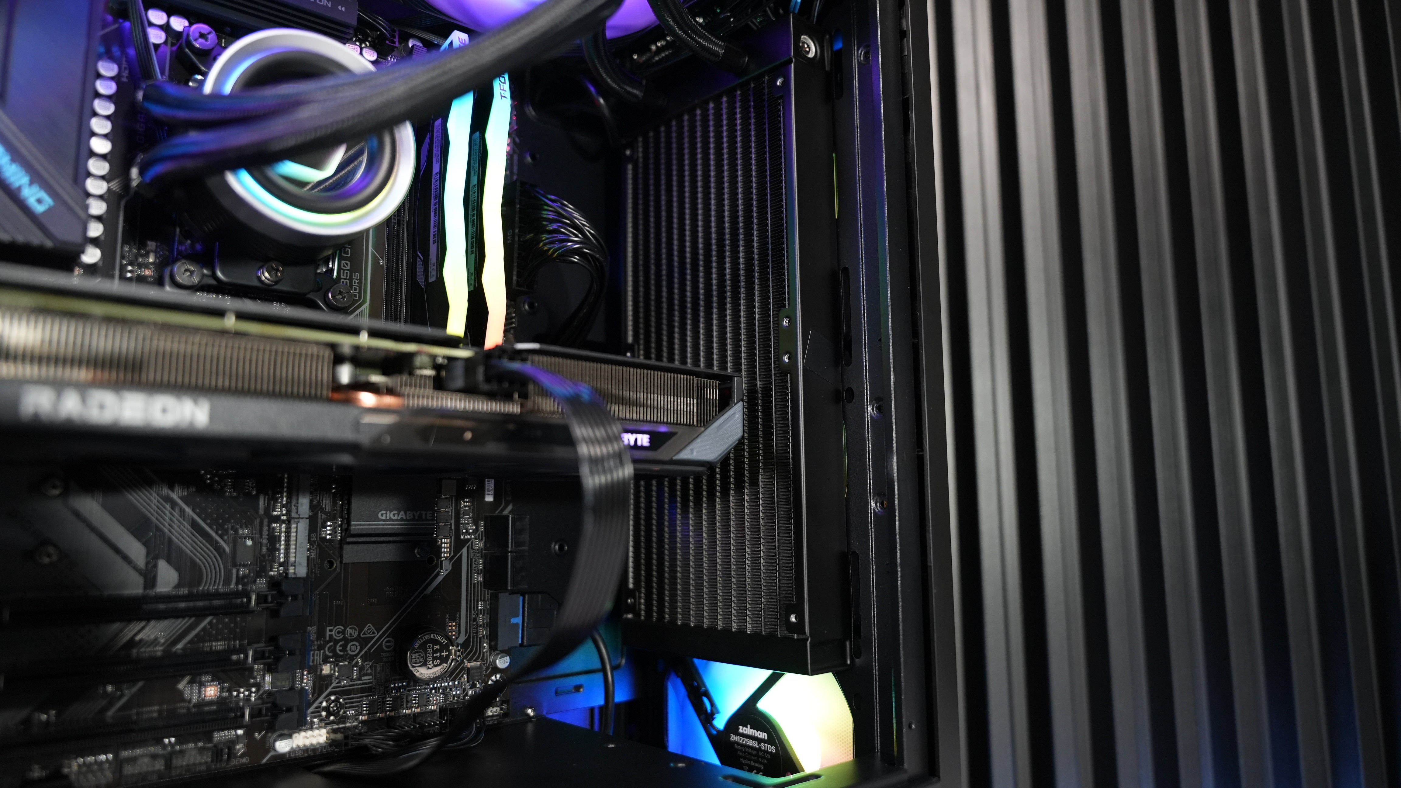 Ryzen 7 9700X + RX 9060XT Gaming/Streaming PC