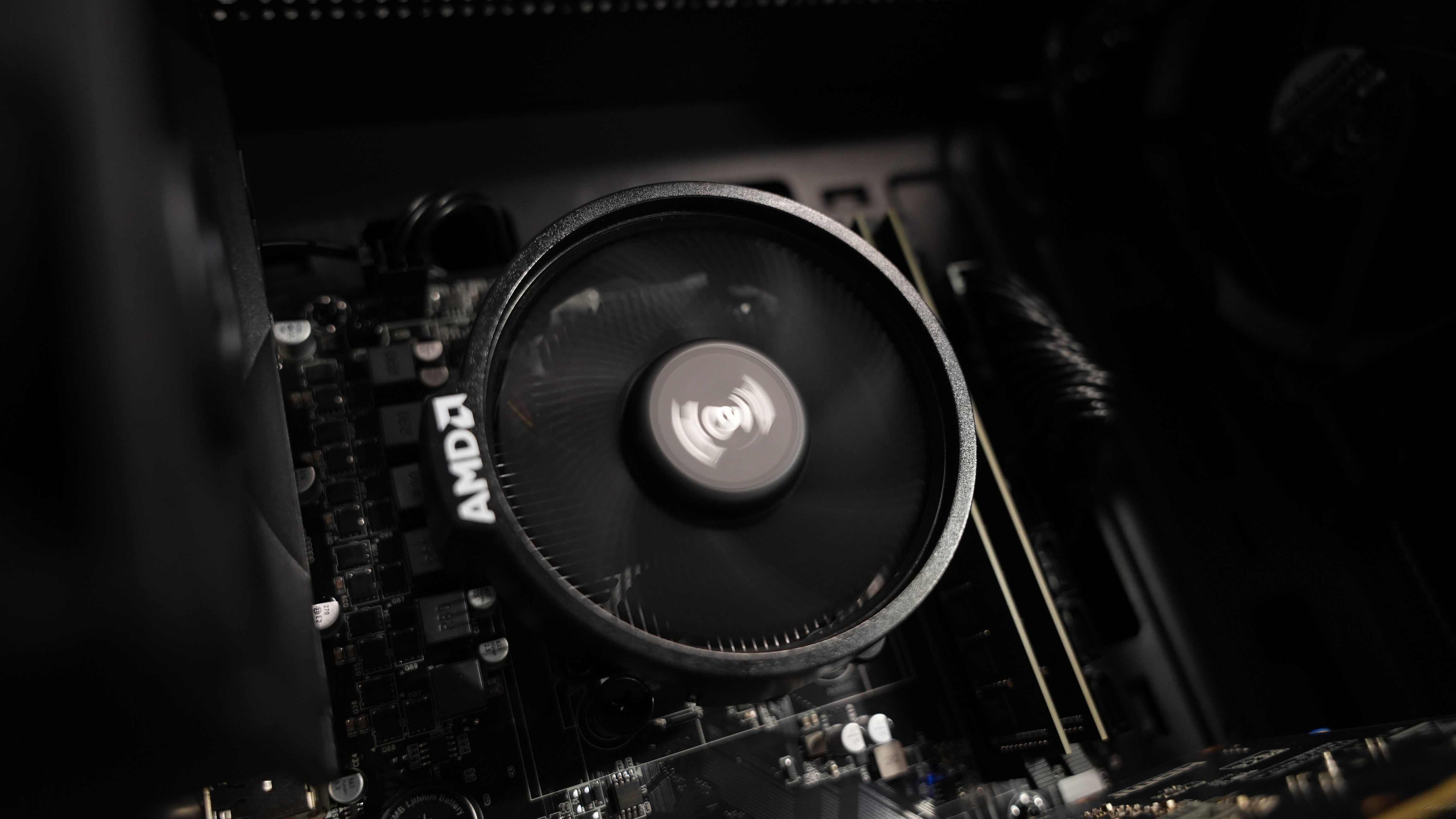 Ryzen 5 2600 + RX 470 Budget Gaming PC