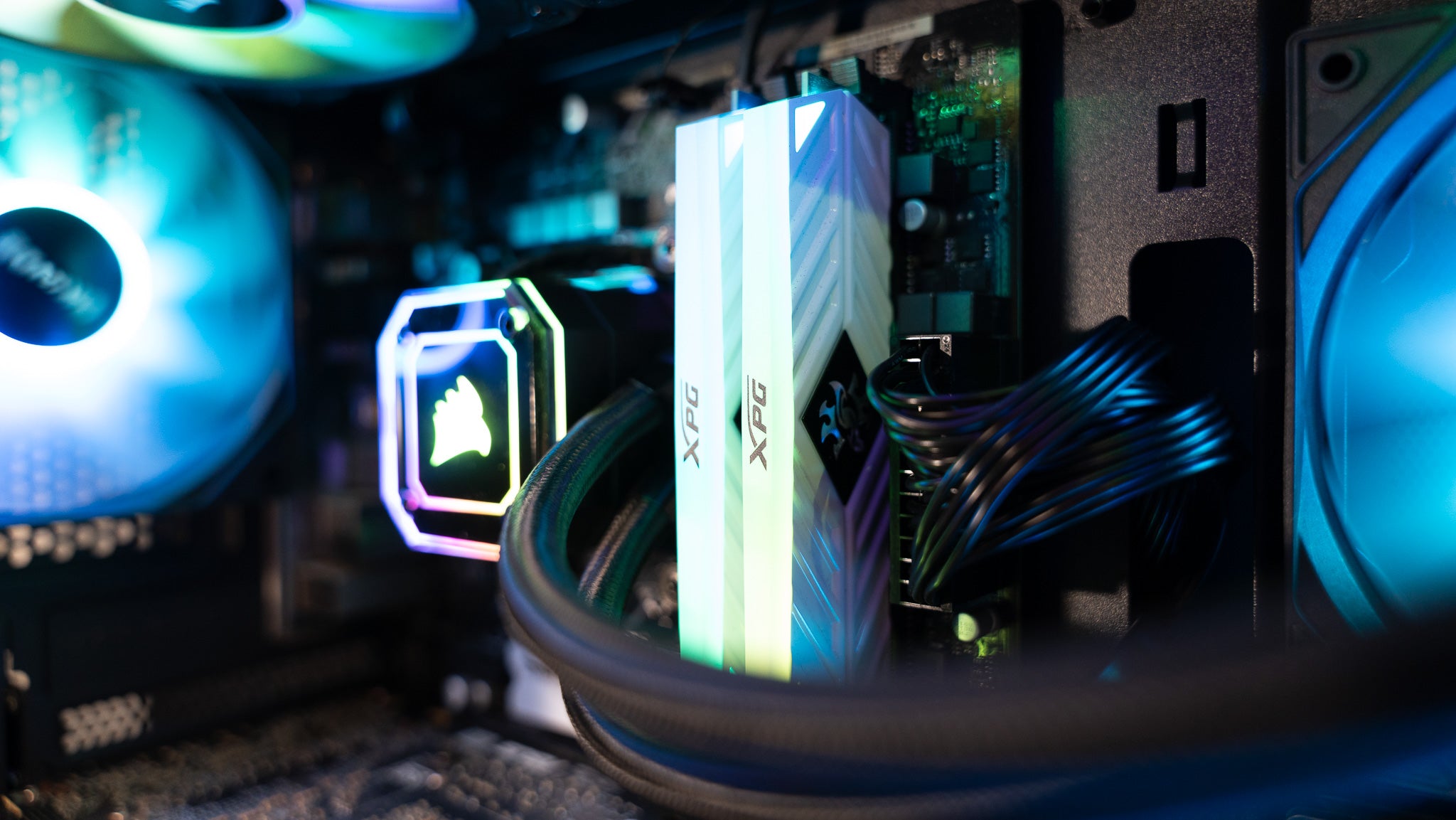 Intel i7 9700K + RTX 2080 Ti Gaming PC