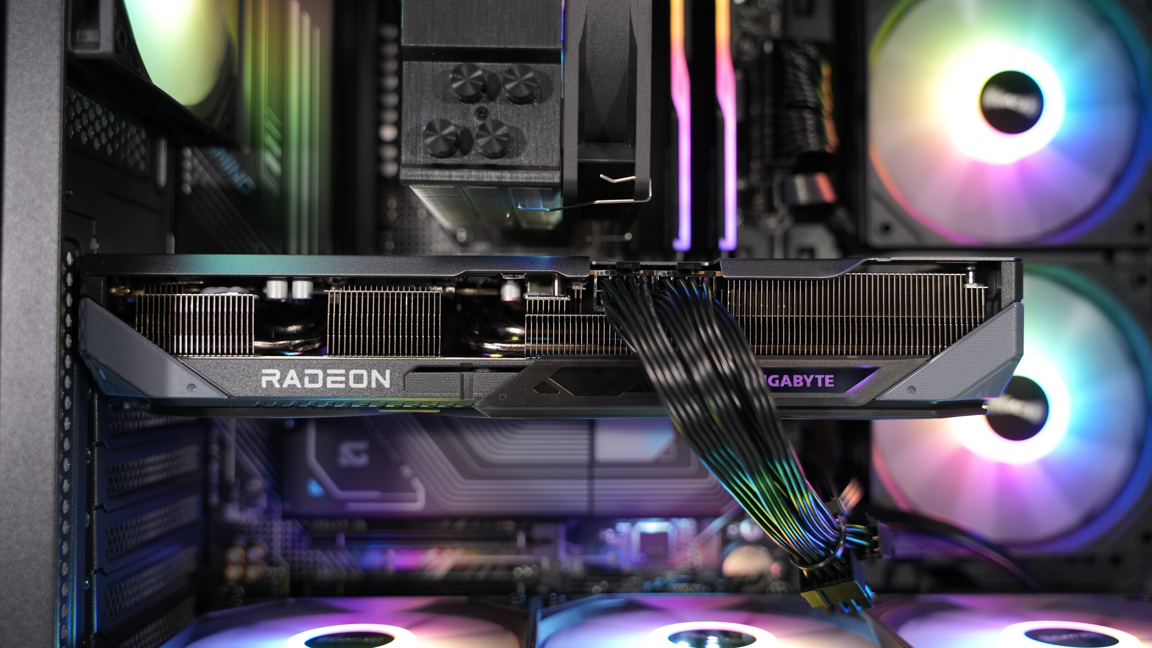 Ryzen 7 9700X + RX 9070 Gaming/Streaming PC