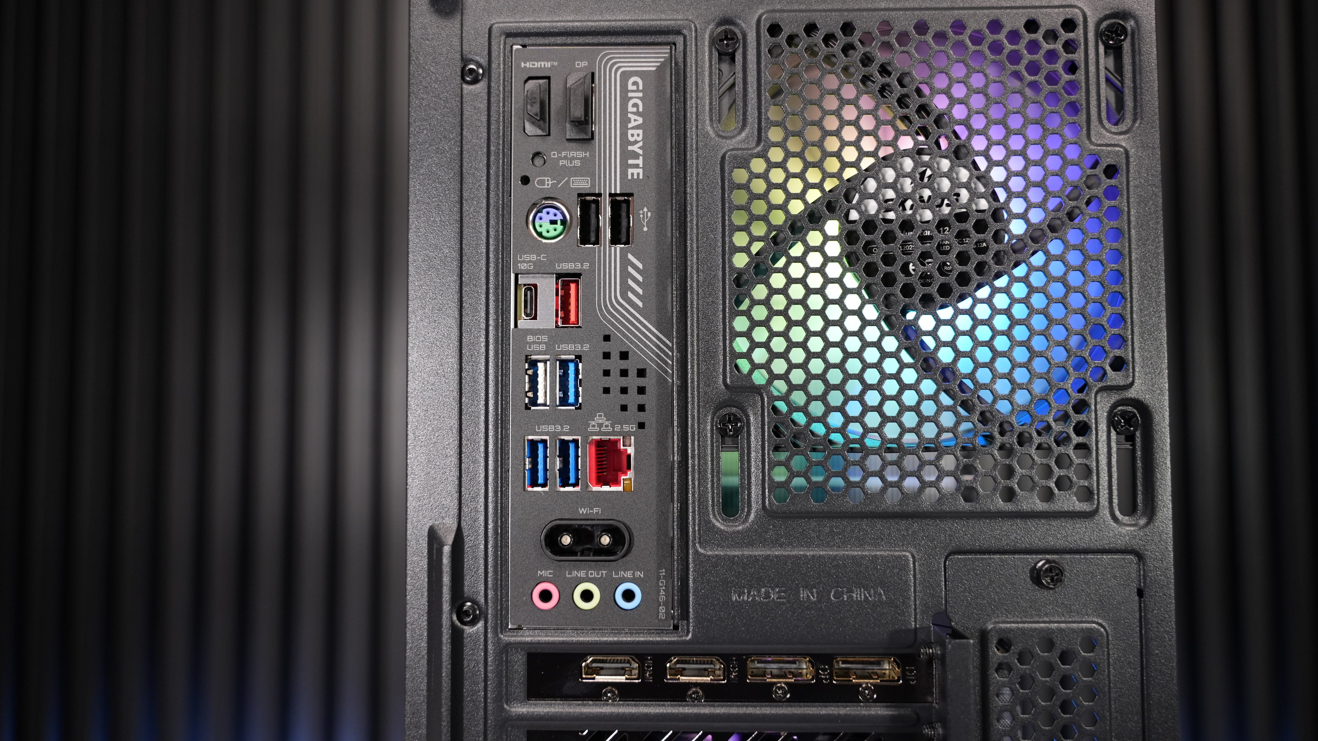 Ryzen 7 9700X + RX 9070 Gaming/Streaming PC