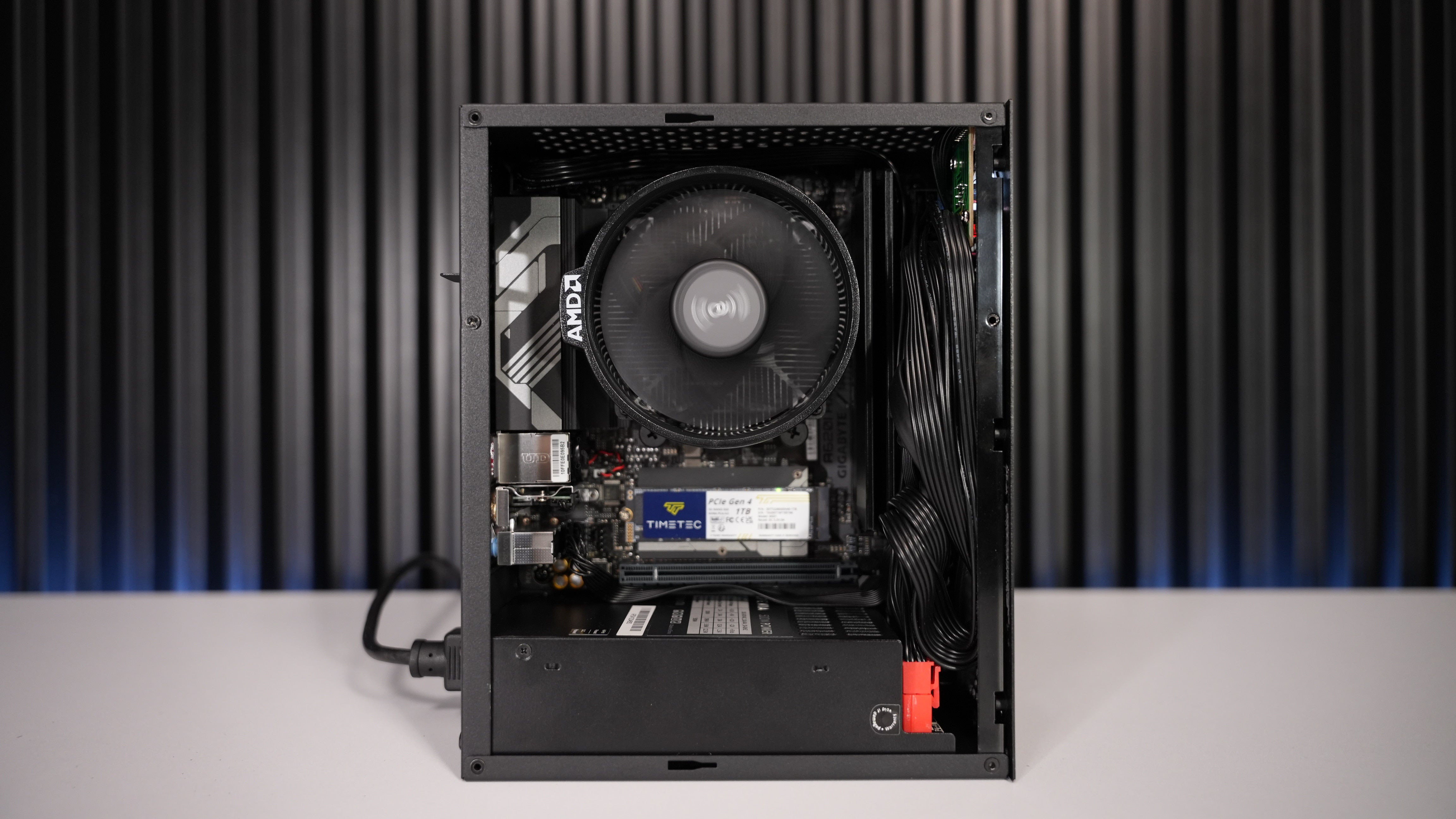 Ryzen 5 8500G Mini Gaming PC