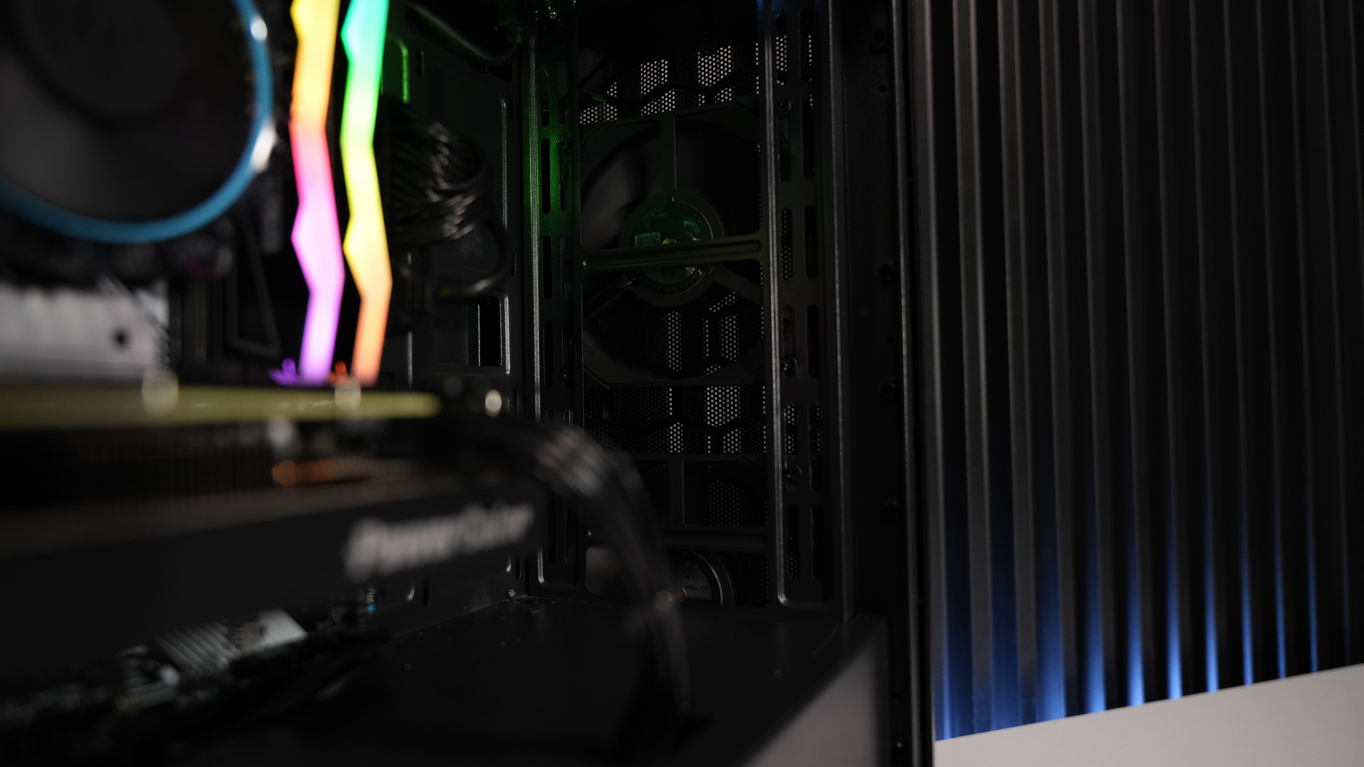 Intel i3 14100F + RX 9060XT Gaming PC